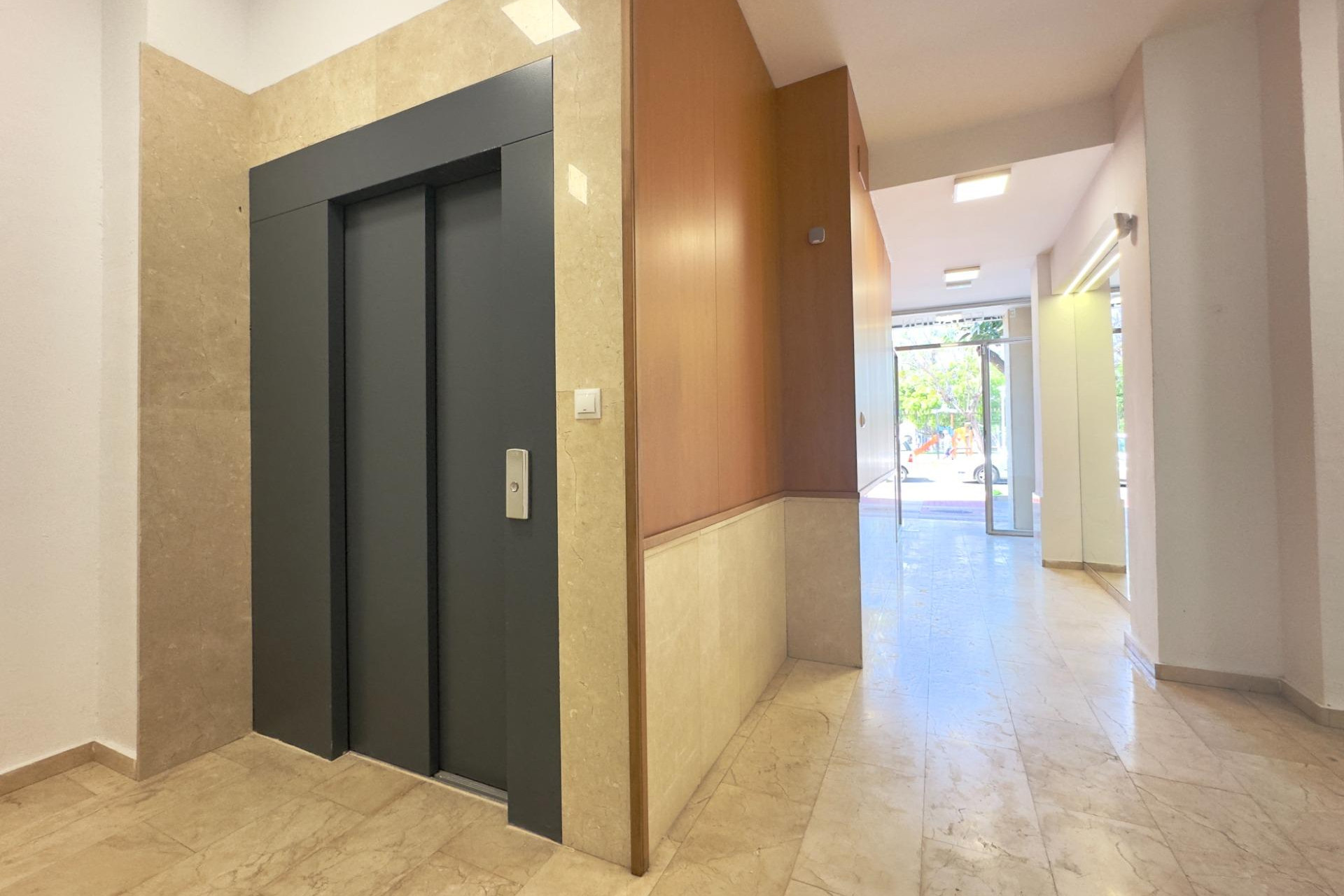Resale - Apartment  - Torrevieja - Acequion