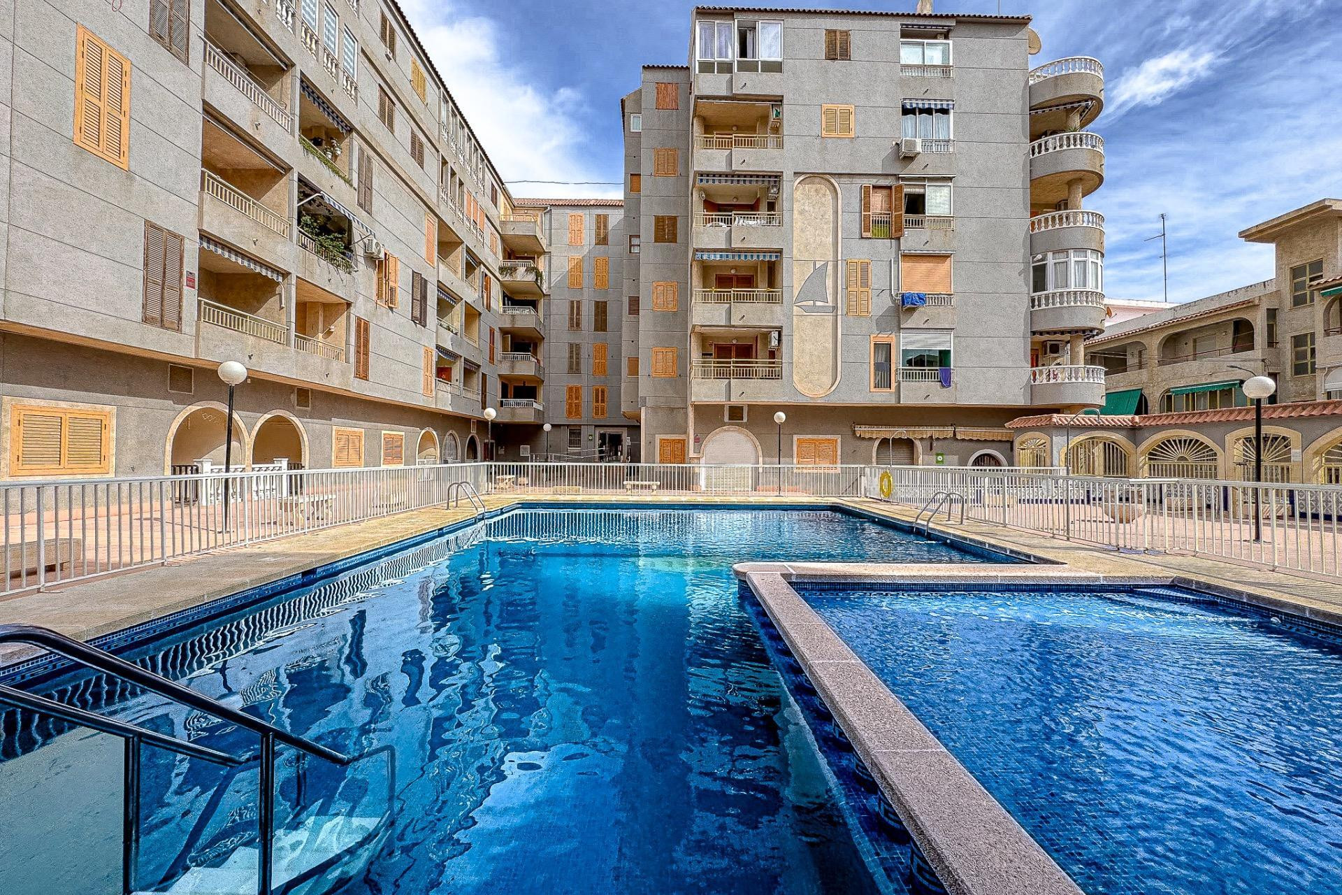 Resale - Apartment  - Torrevieja - Acequion