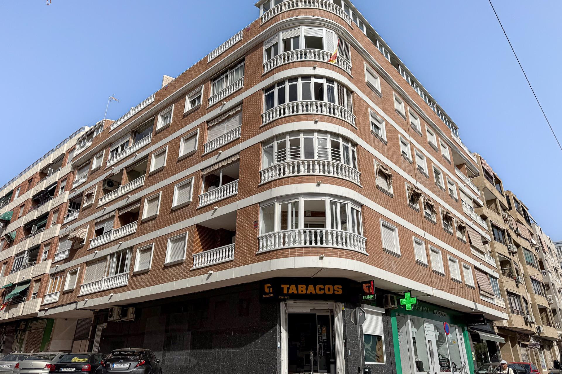 Resale - Apartment  - Torrevieja - Acequion