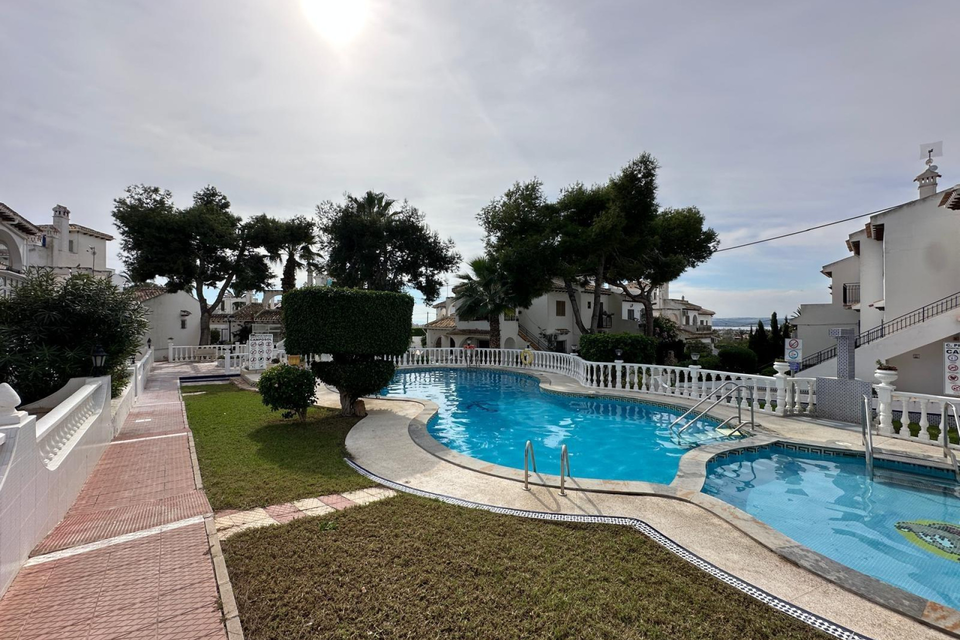 Resale - Apartment  - Torrevieja - Aguas nuevas 2