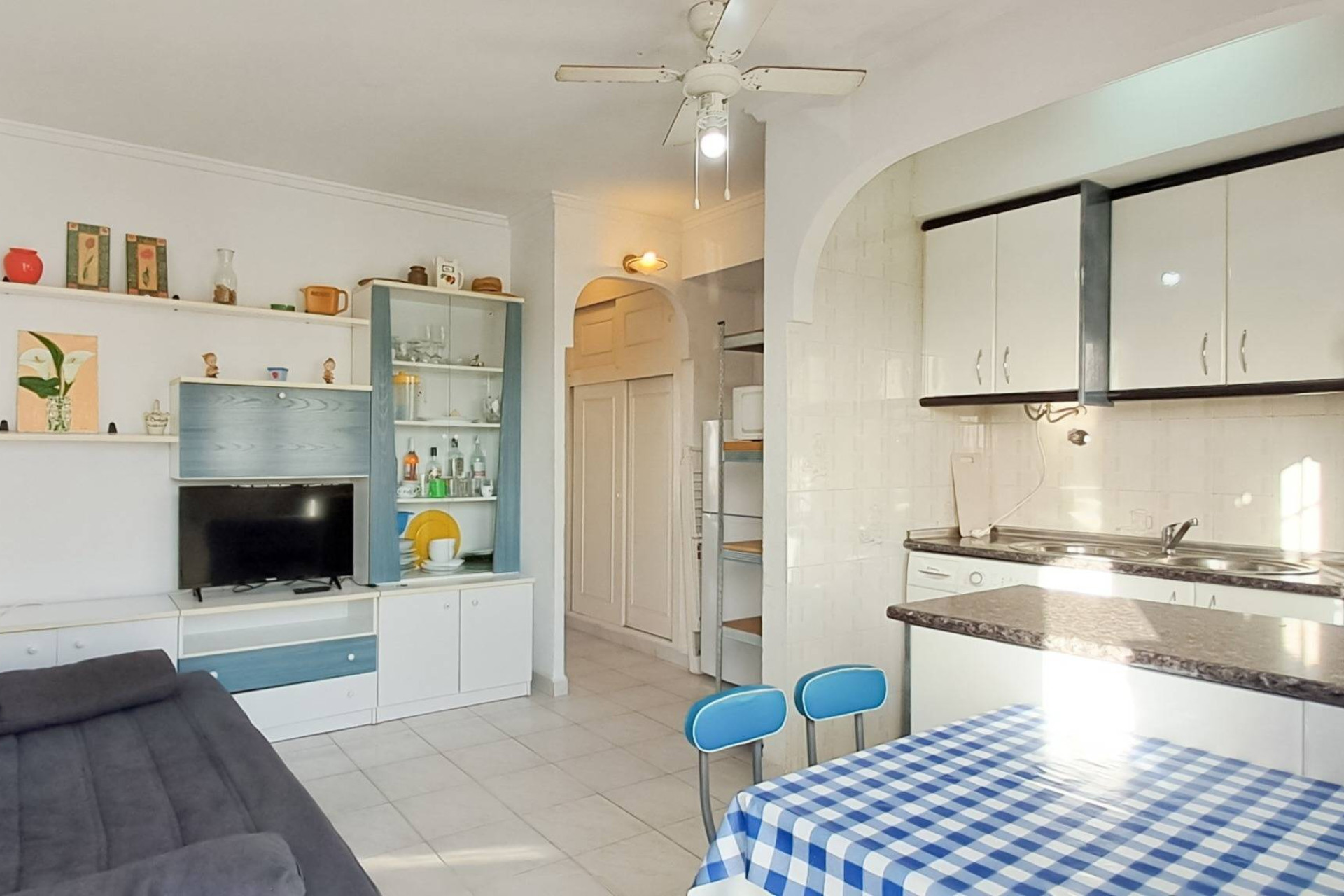 Resale - Apartment  - Torrevieja - Aguas nuevas 2