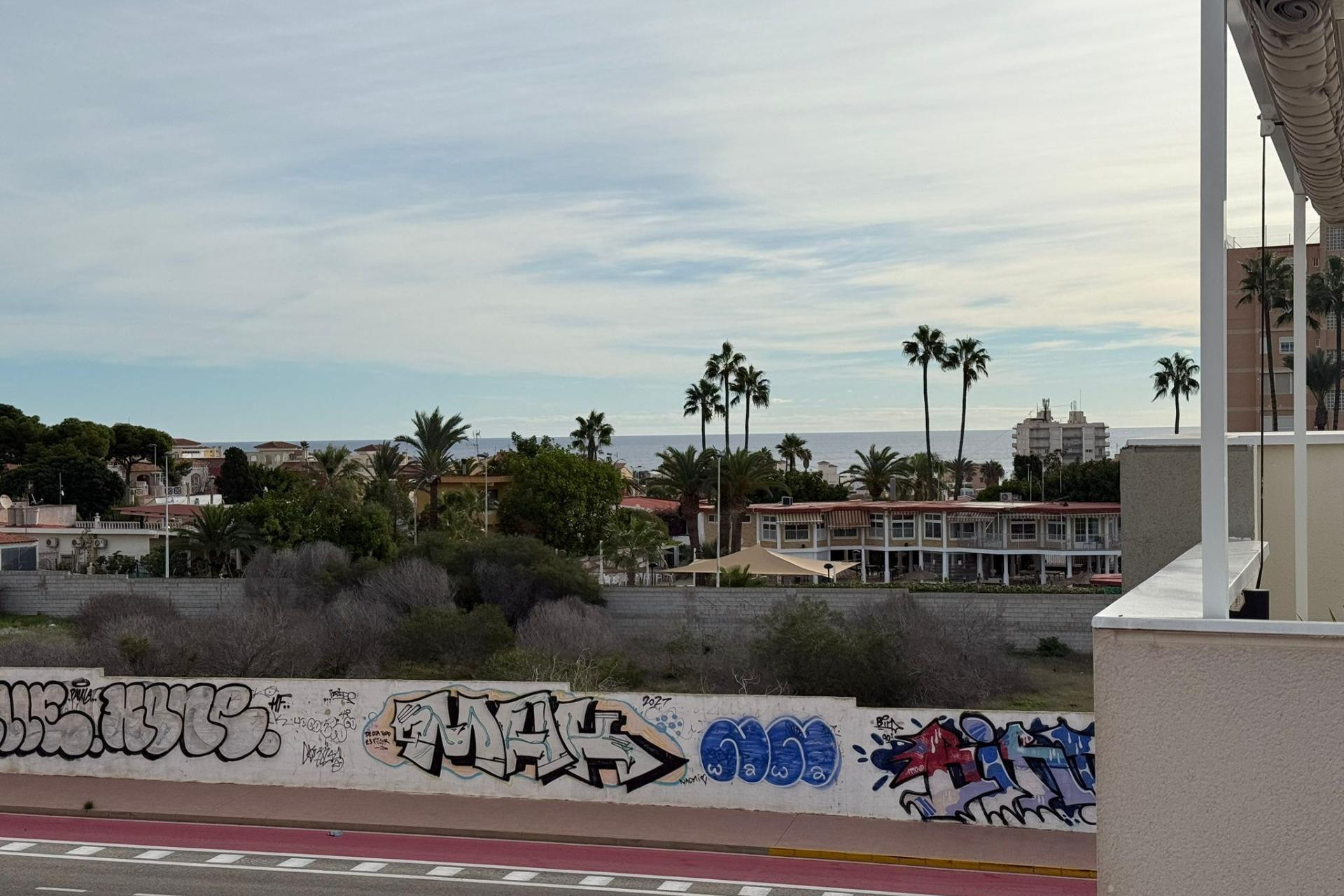 Resale - Apartment  - Torrevieja - Aguas Nuevas