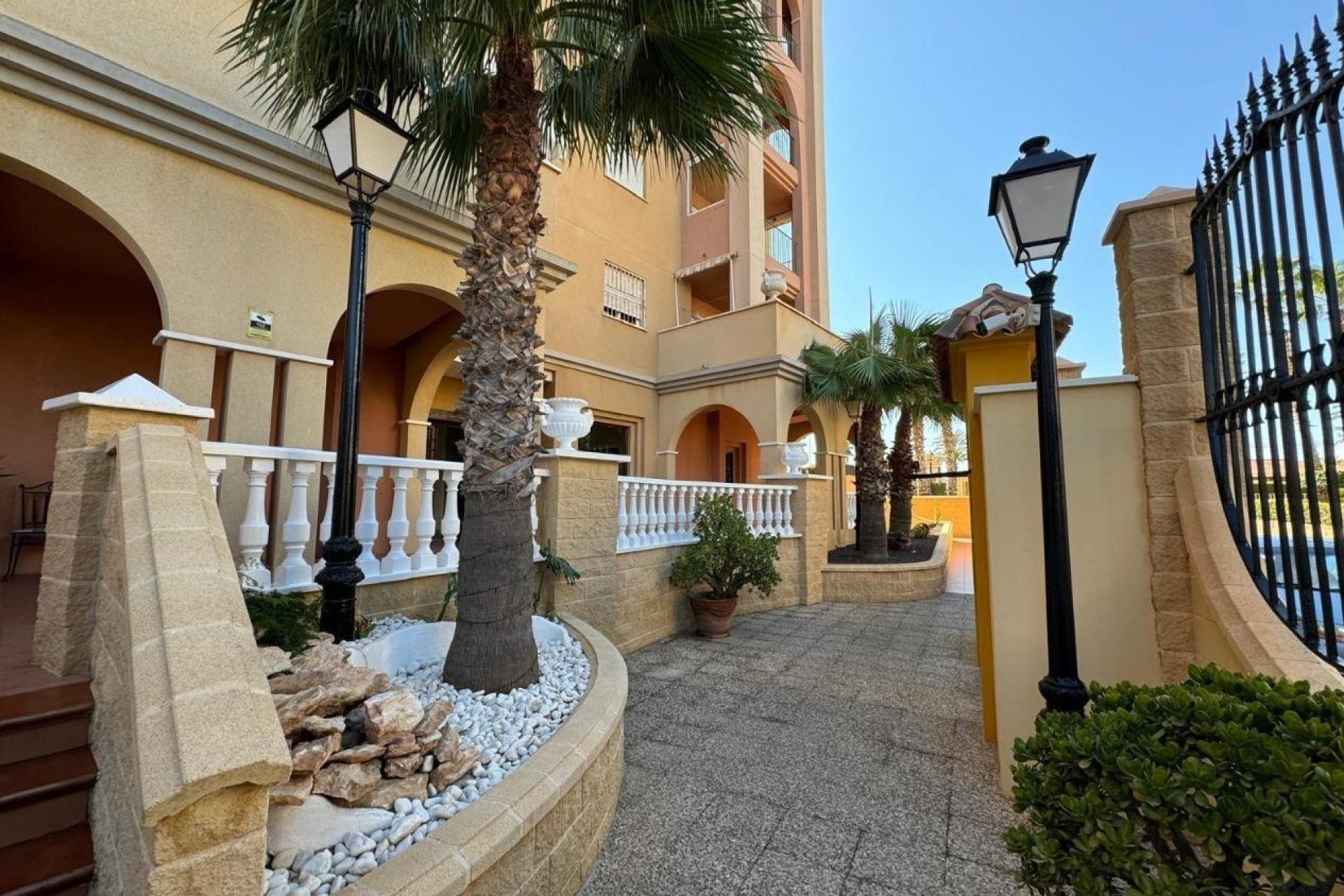 Resale - Apartment  - Torrevieja - Aldea del mar