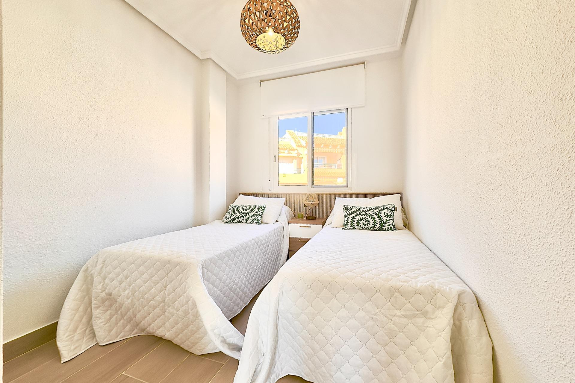 Resale - Apartment  - Torrevieja - Cabo cervera