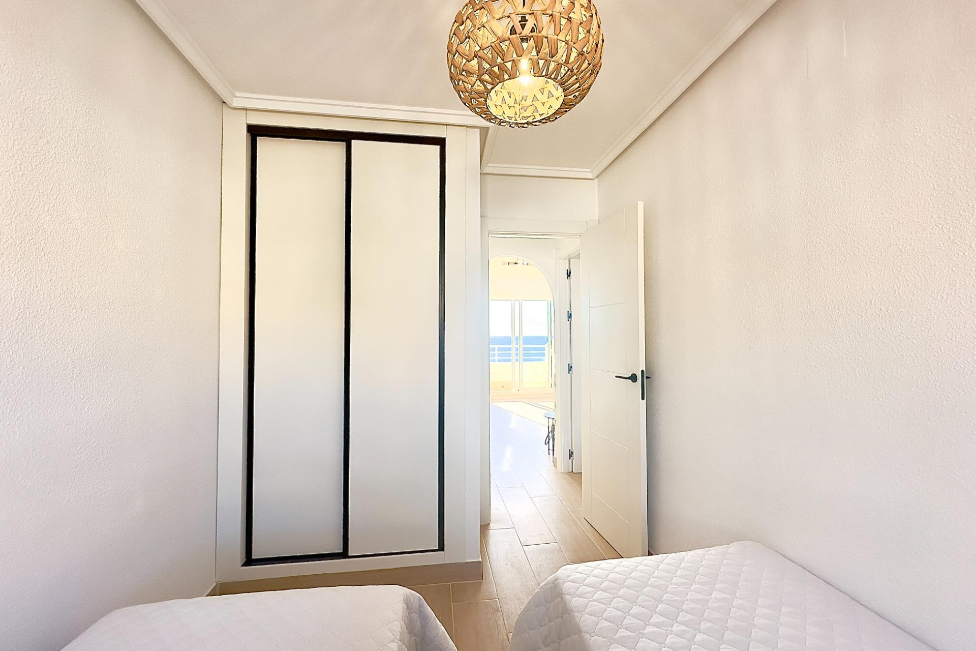 Resale - Apartment  - Torrevieja - Cabo cervera