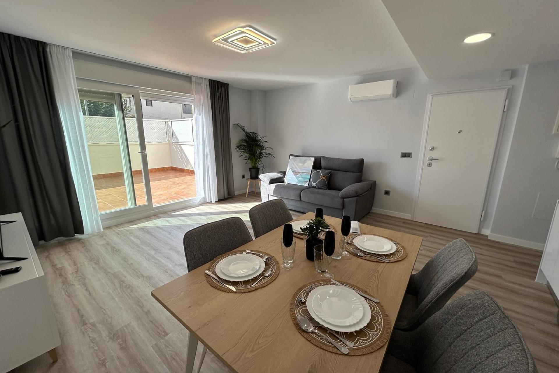 Resale - Apartment  - Torrevieja - Calas blanca