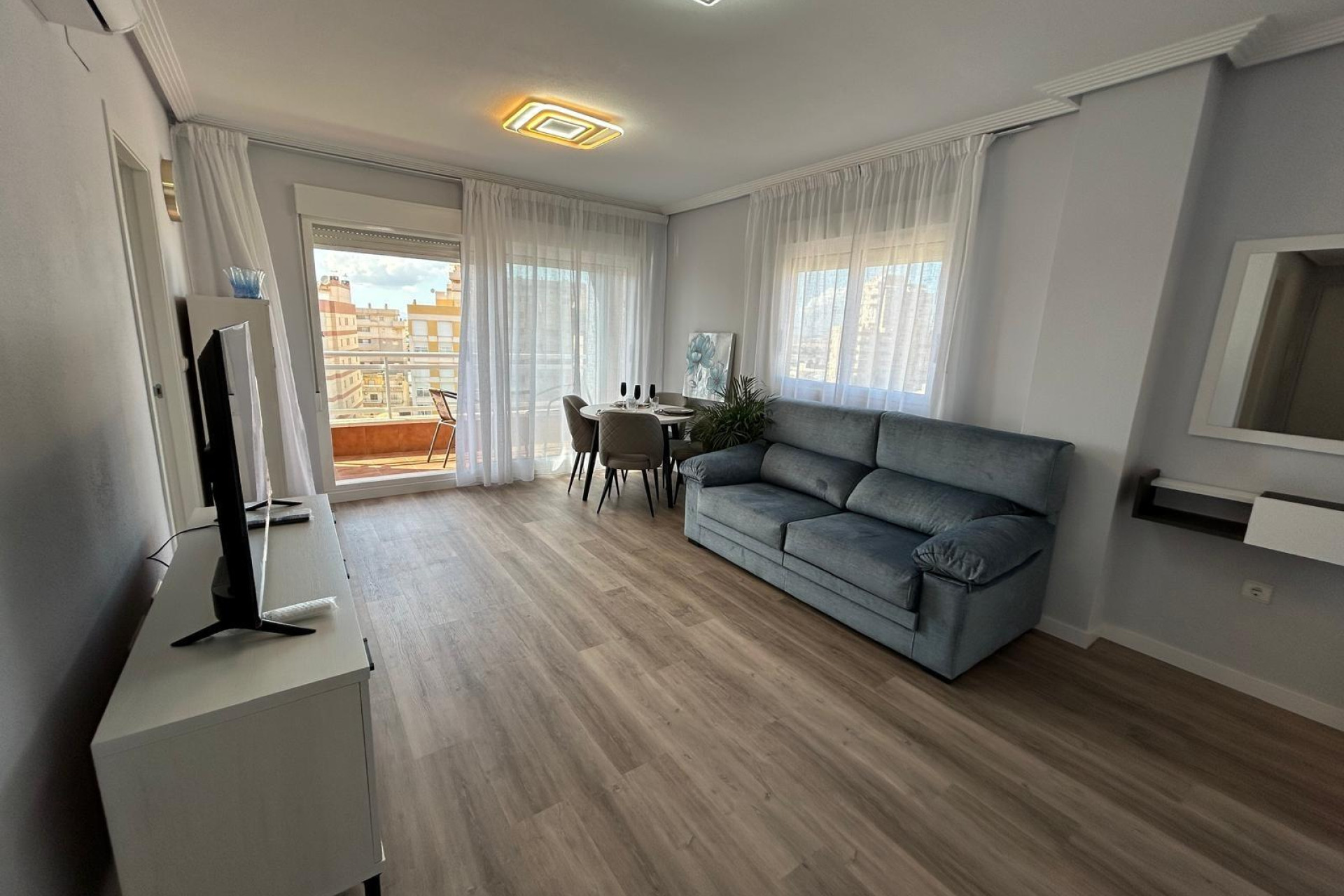 Resale - Apartment  - Torrevieja - Calas blanca