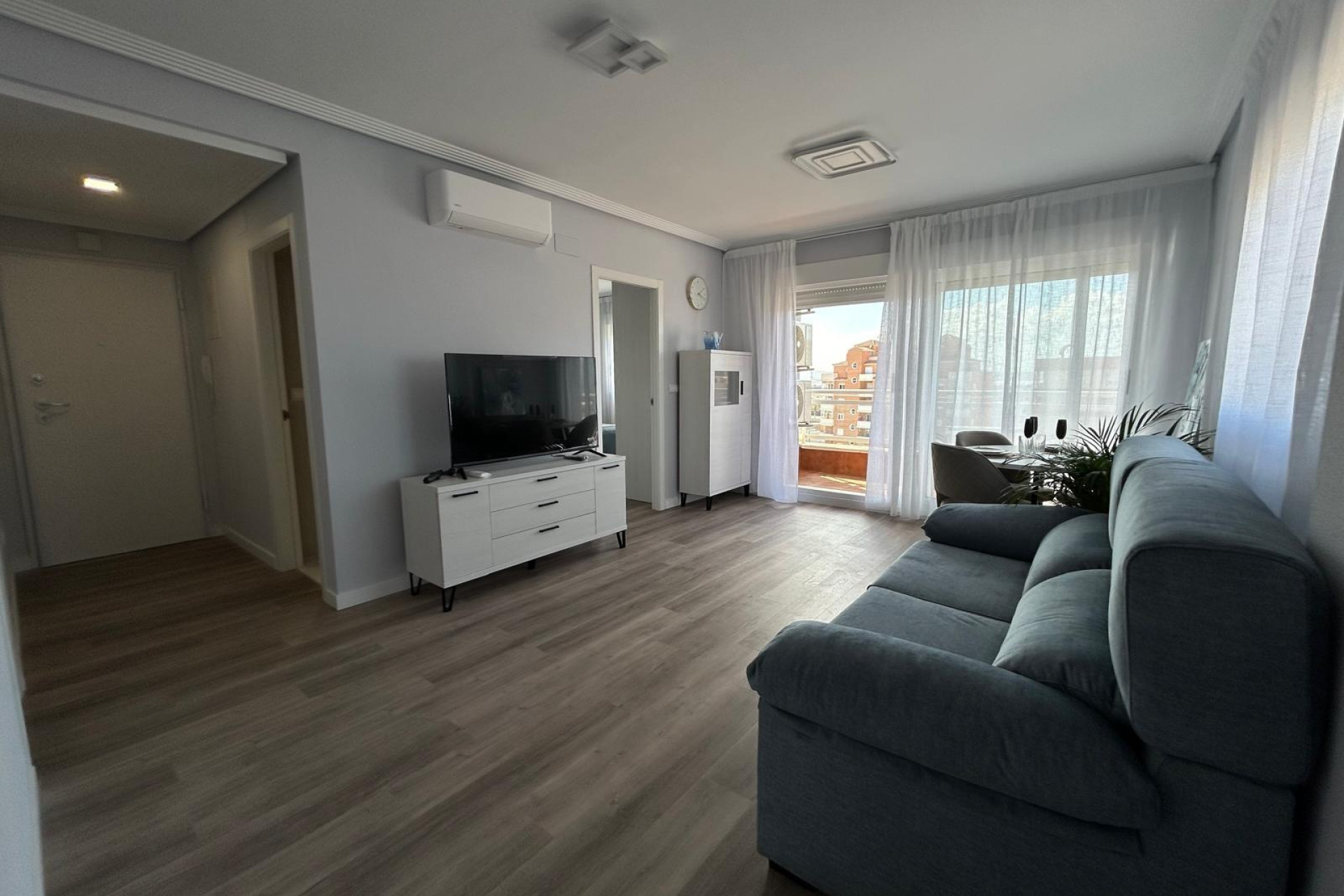 Resale - Apartment  - Torrevieja - Calas blanca