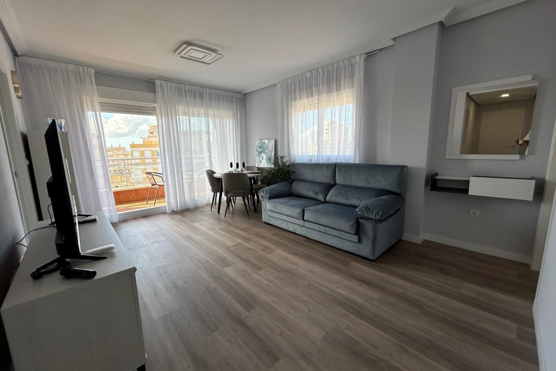 Resale - Apartment  - Torrevieja - Calas blanca