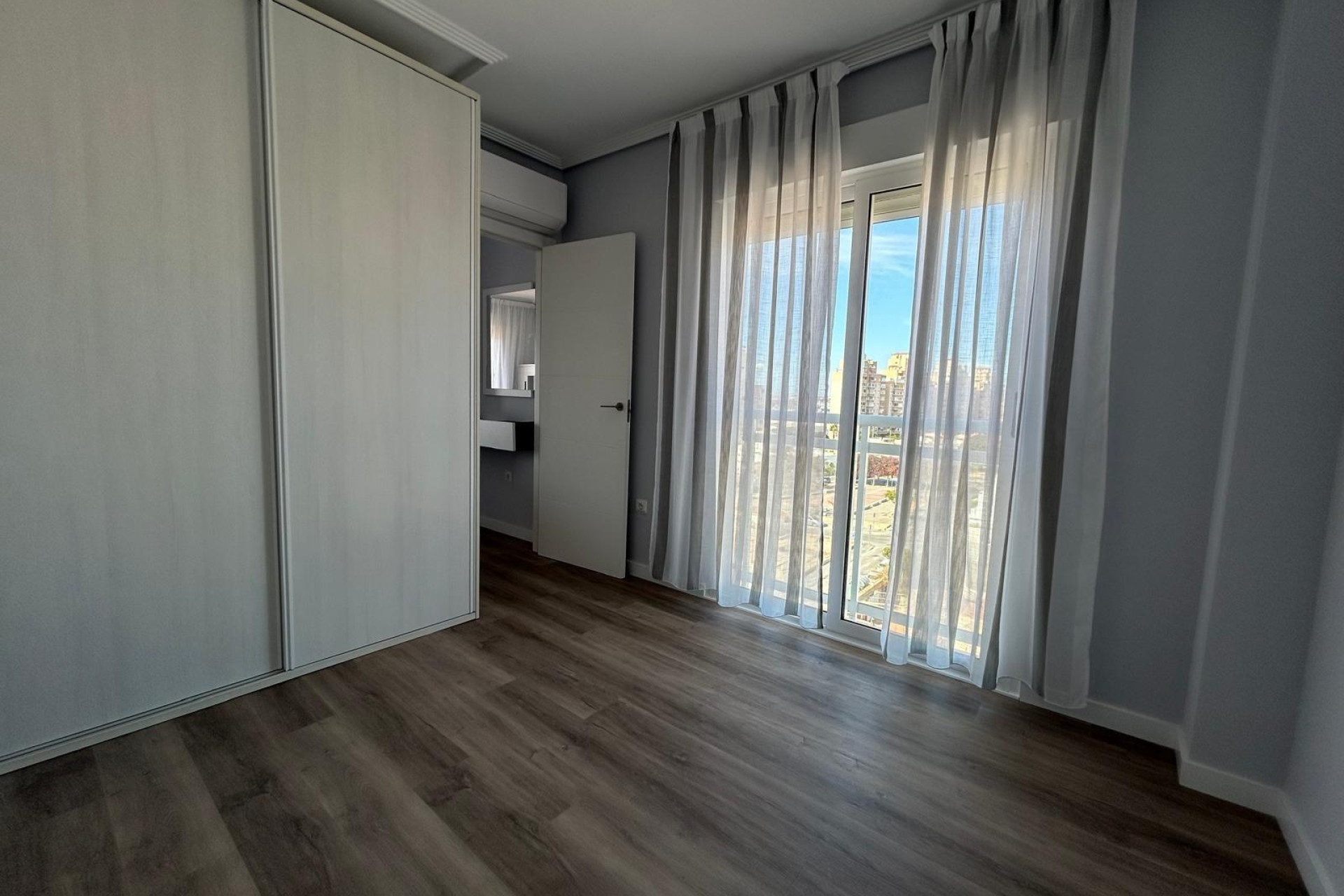 Resale - Apartment  - Torrevieja - Calas blanca