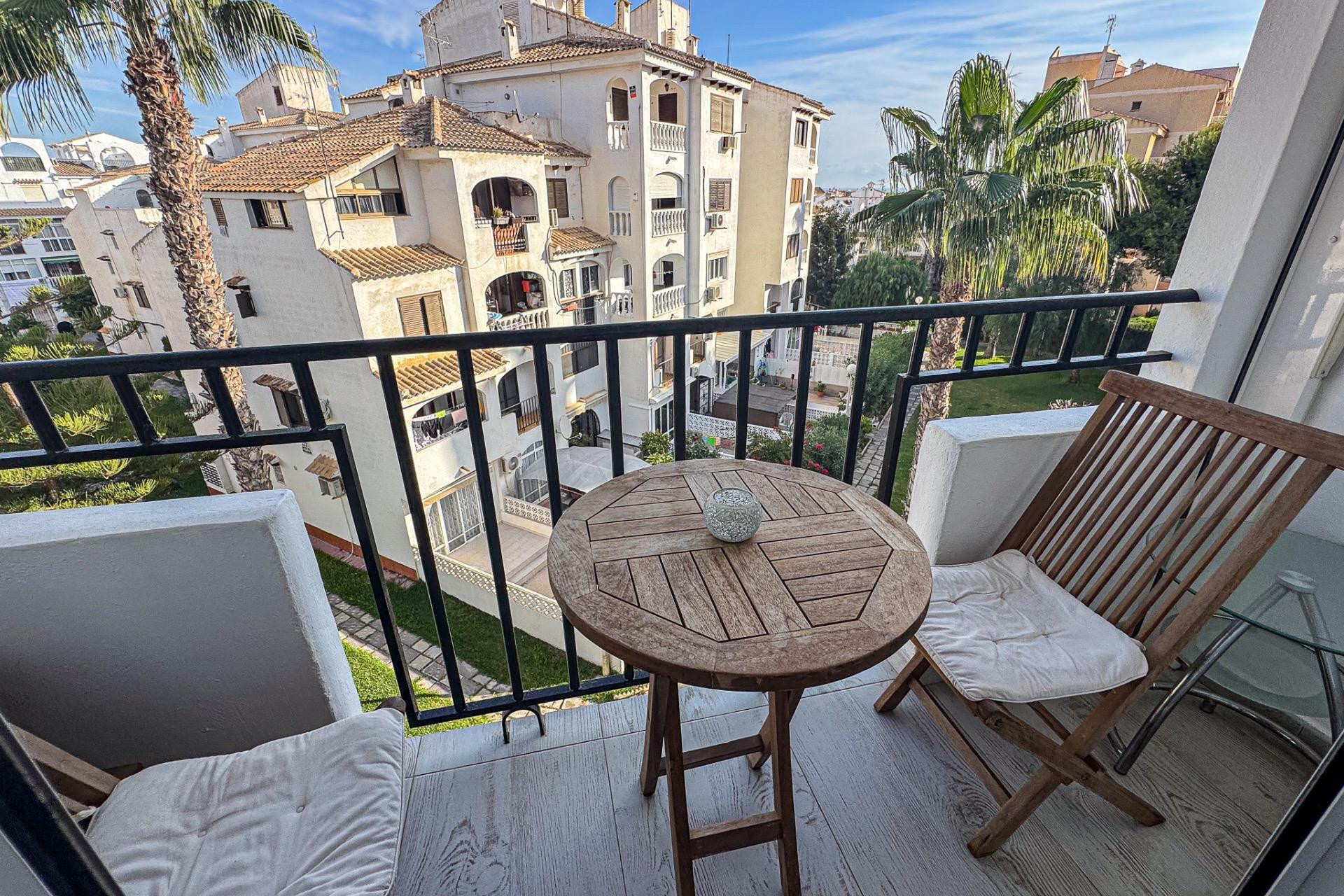 Resale - Apartment  - Torrevieja - Calas blanca