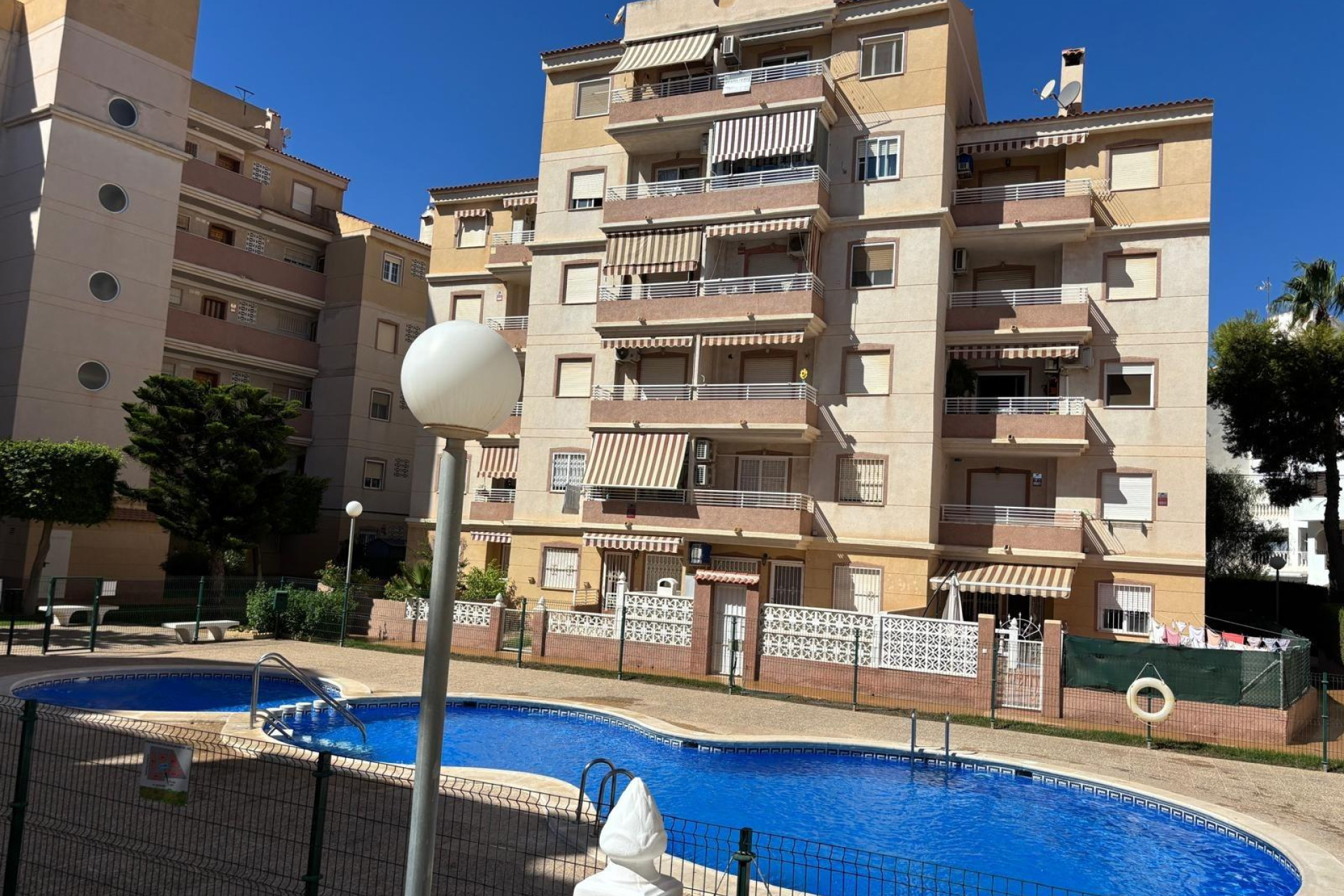 Resale - Apartment  - Torrevieja - Calas blanca