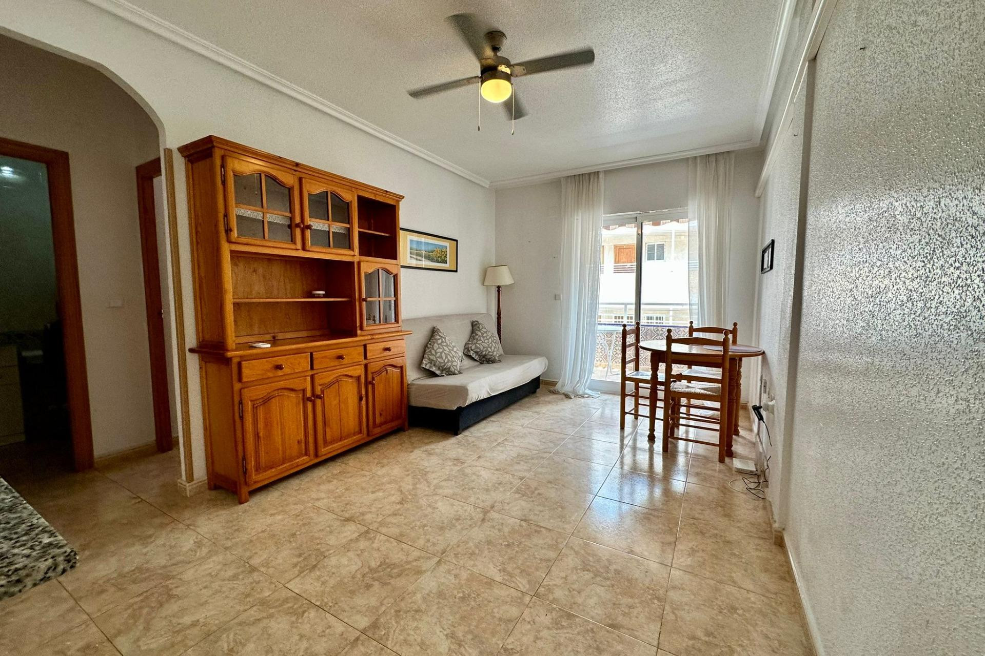 Resale - Apartment  - Torrevieja - Calas blanca