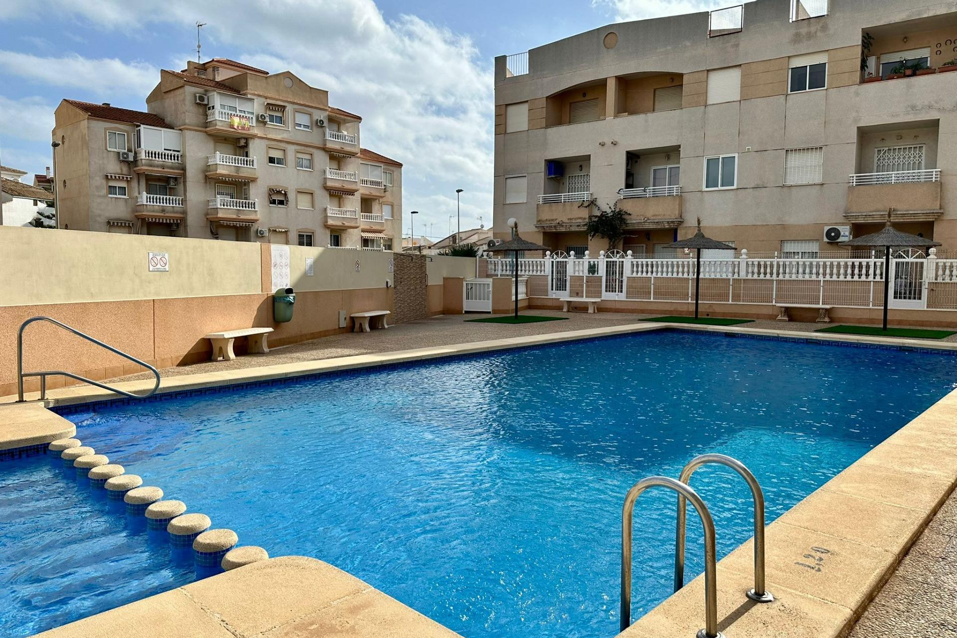 Resale - Apartment  - Torrevieja - Calas blanca