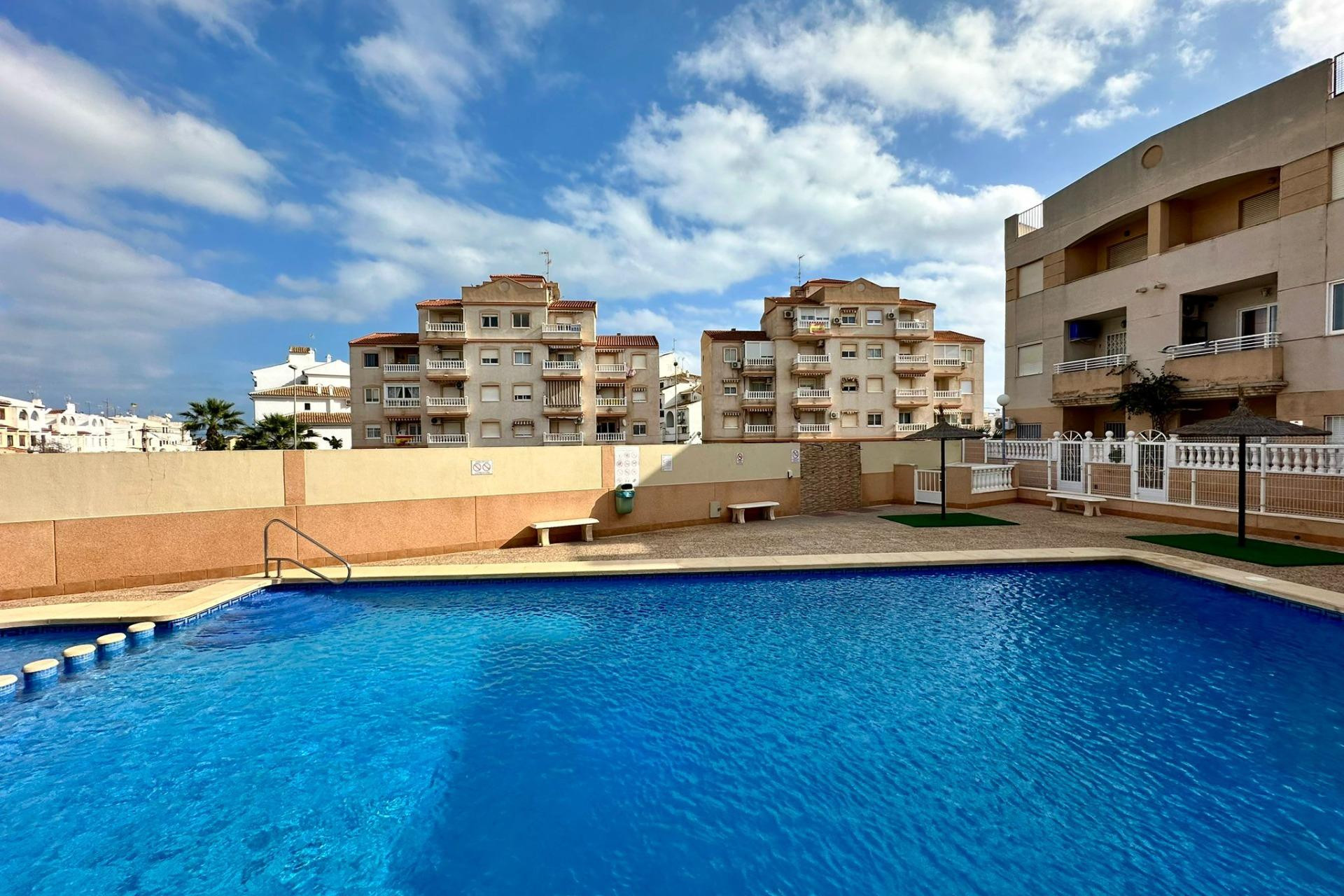 Resale - Apartment  - Torrevieja - Calas blanca