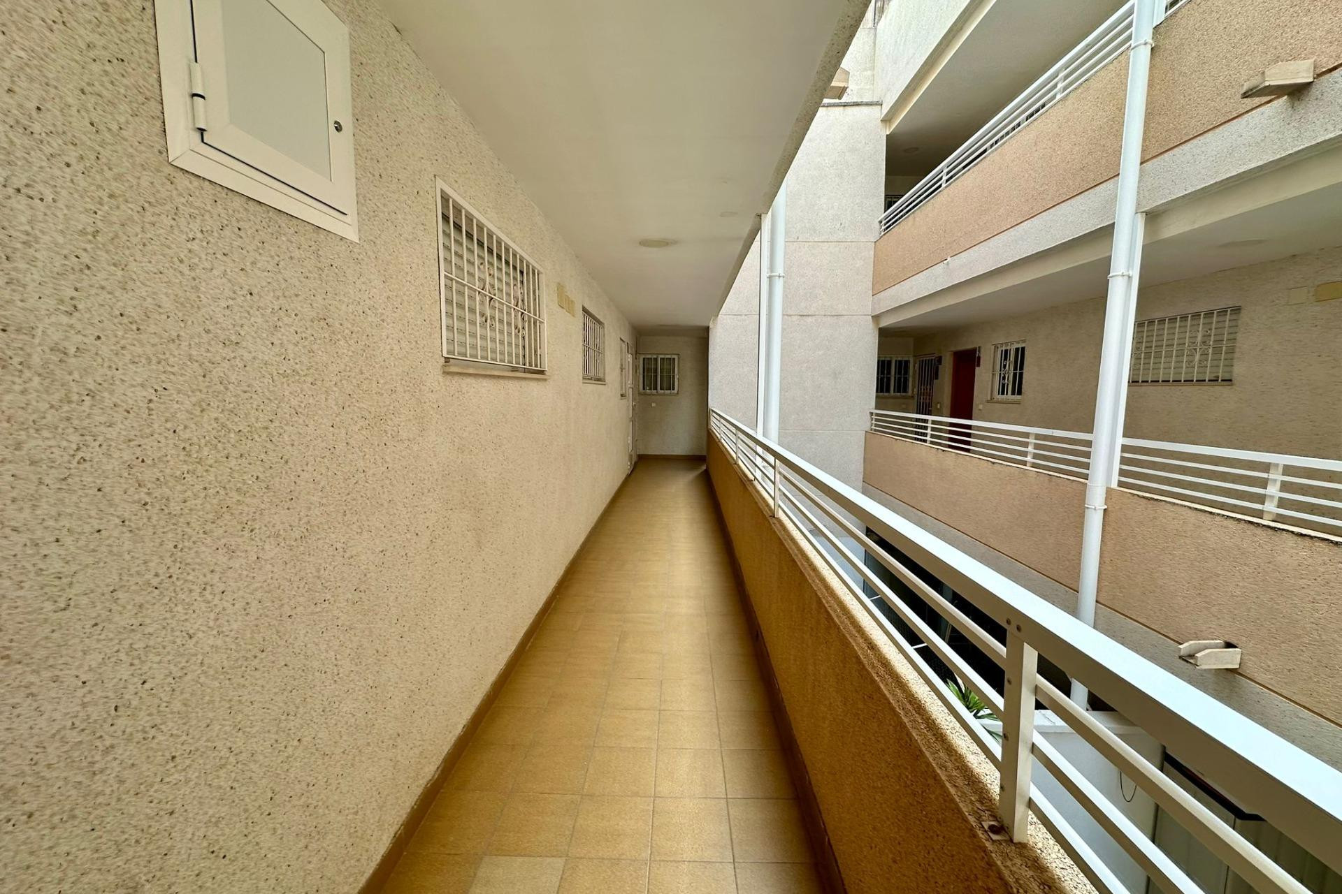 Resale - Apartment  - Torrevieja - Calas blanca