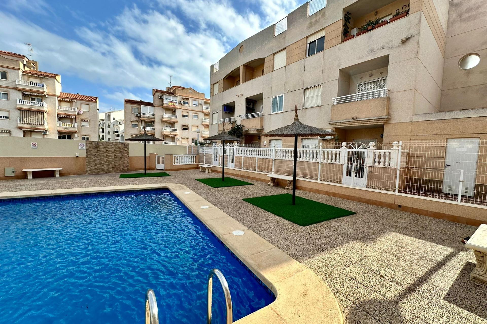 Resale - Apartment  - Torrevieja - Calas blanca