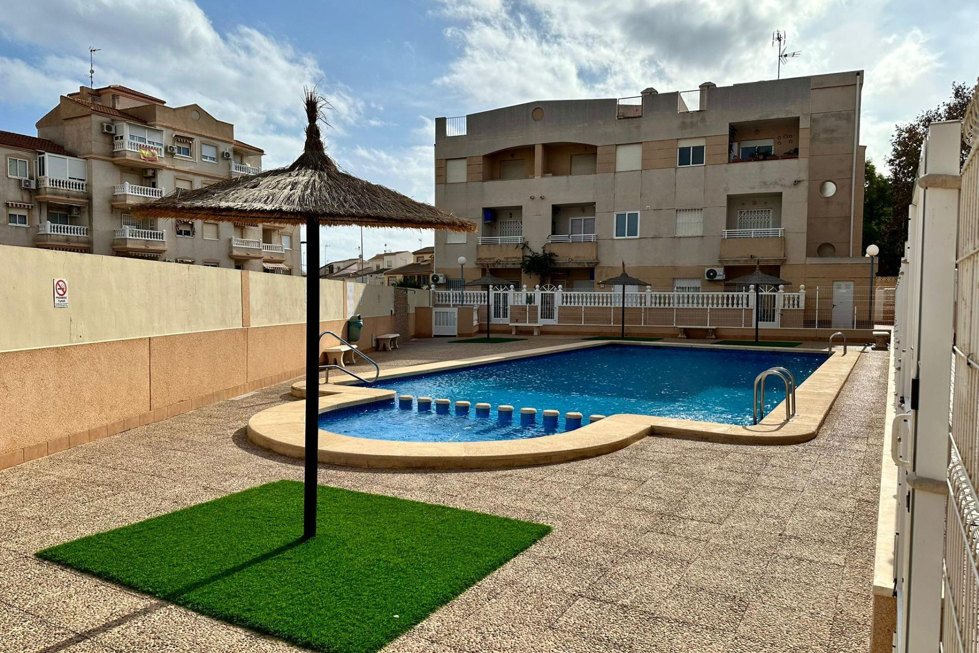 Resale - Apartment  - Torrevieja - Calas blanca