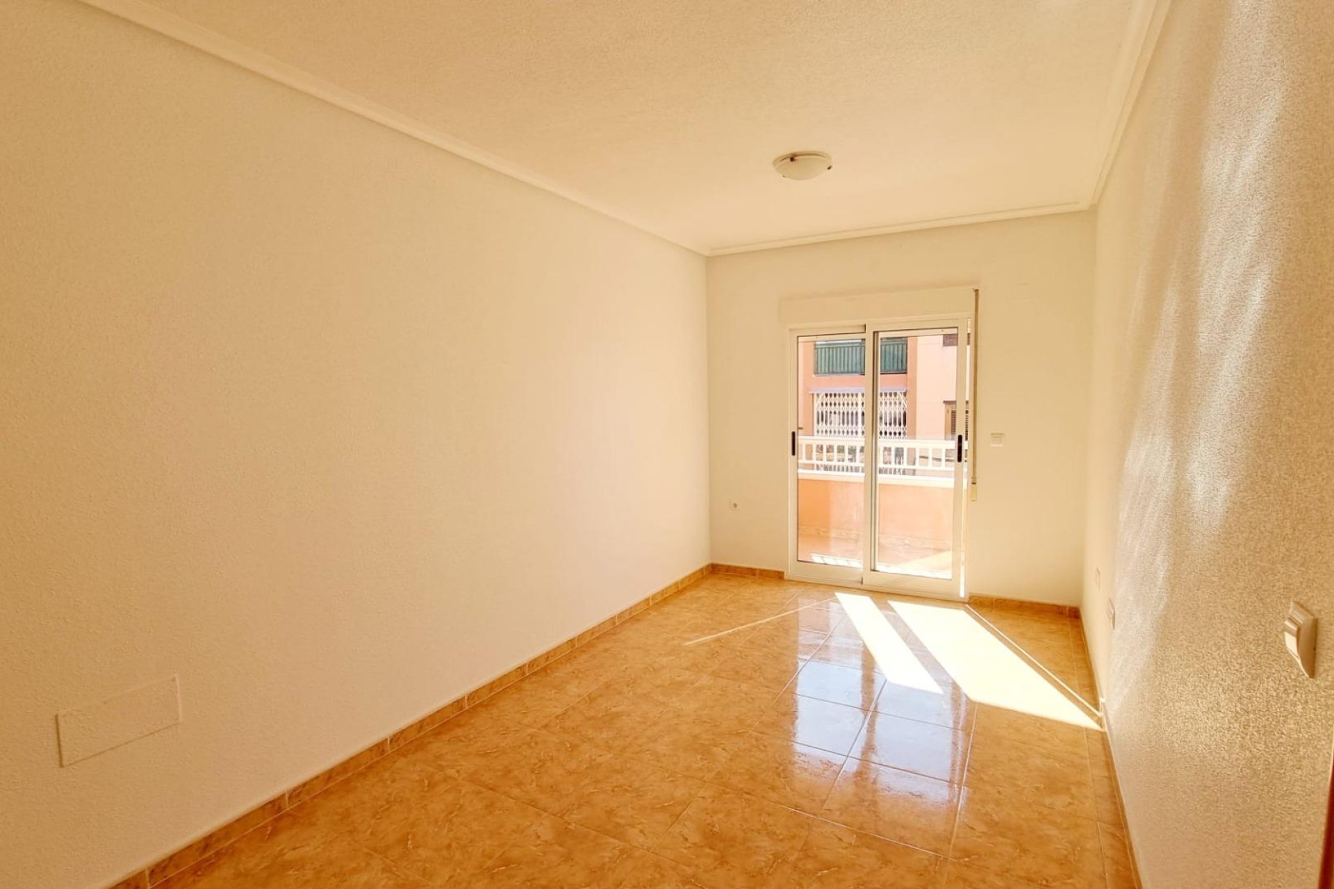 Resale - Apartment  - Torrevieja - Calas blanca