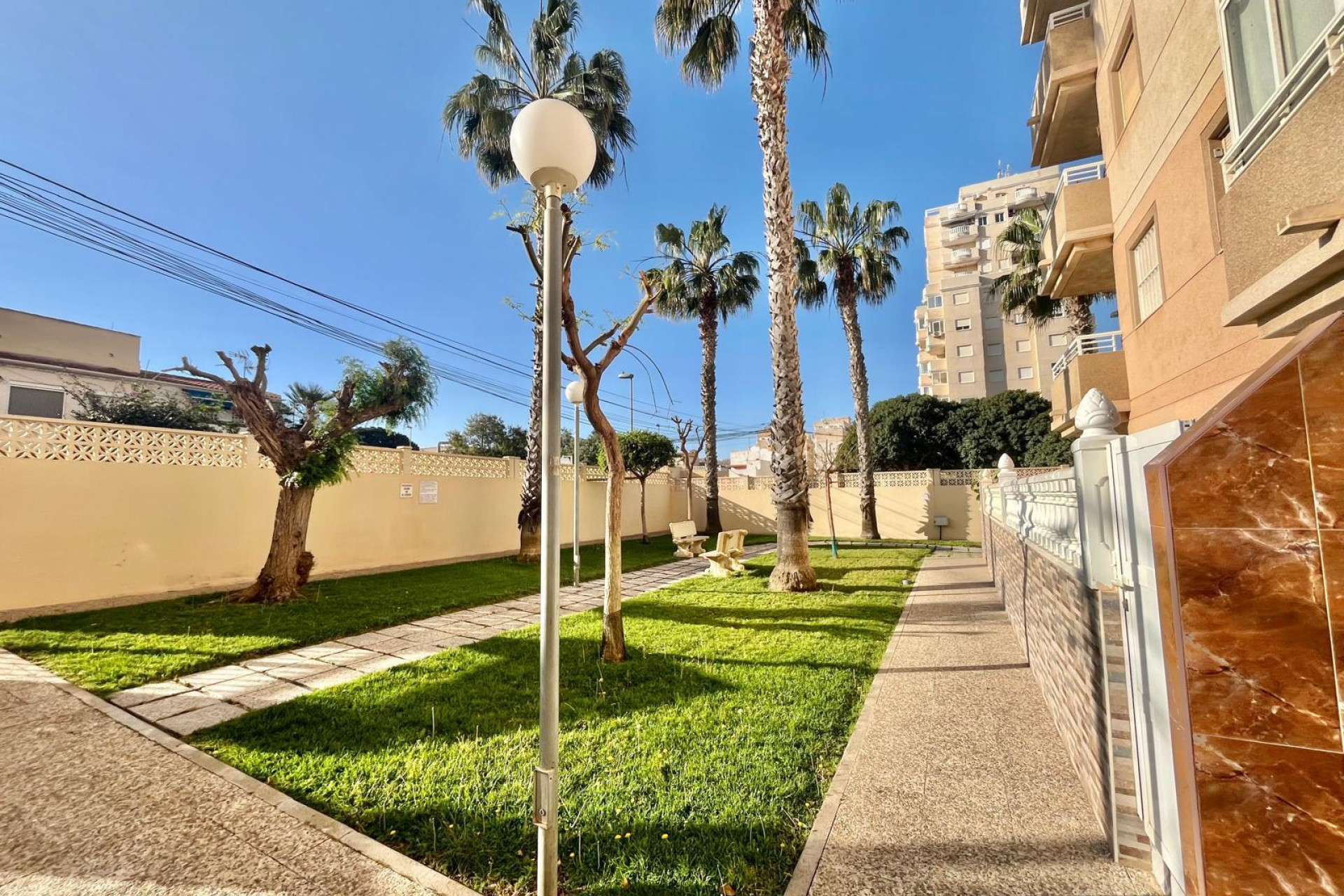 Resale - Apartment  - Torrevieja - Calas blanca