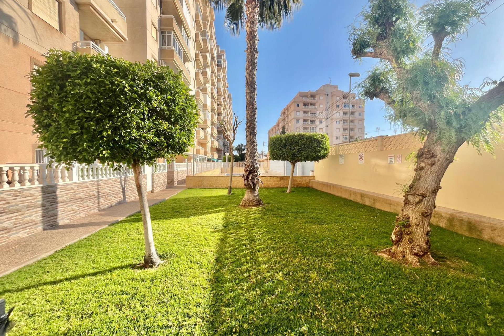 Resale - Apartment  - Torrevieja - Calas blanca