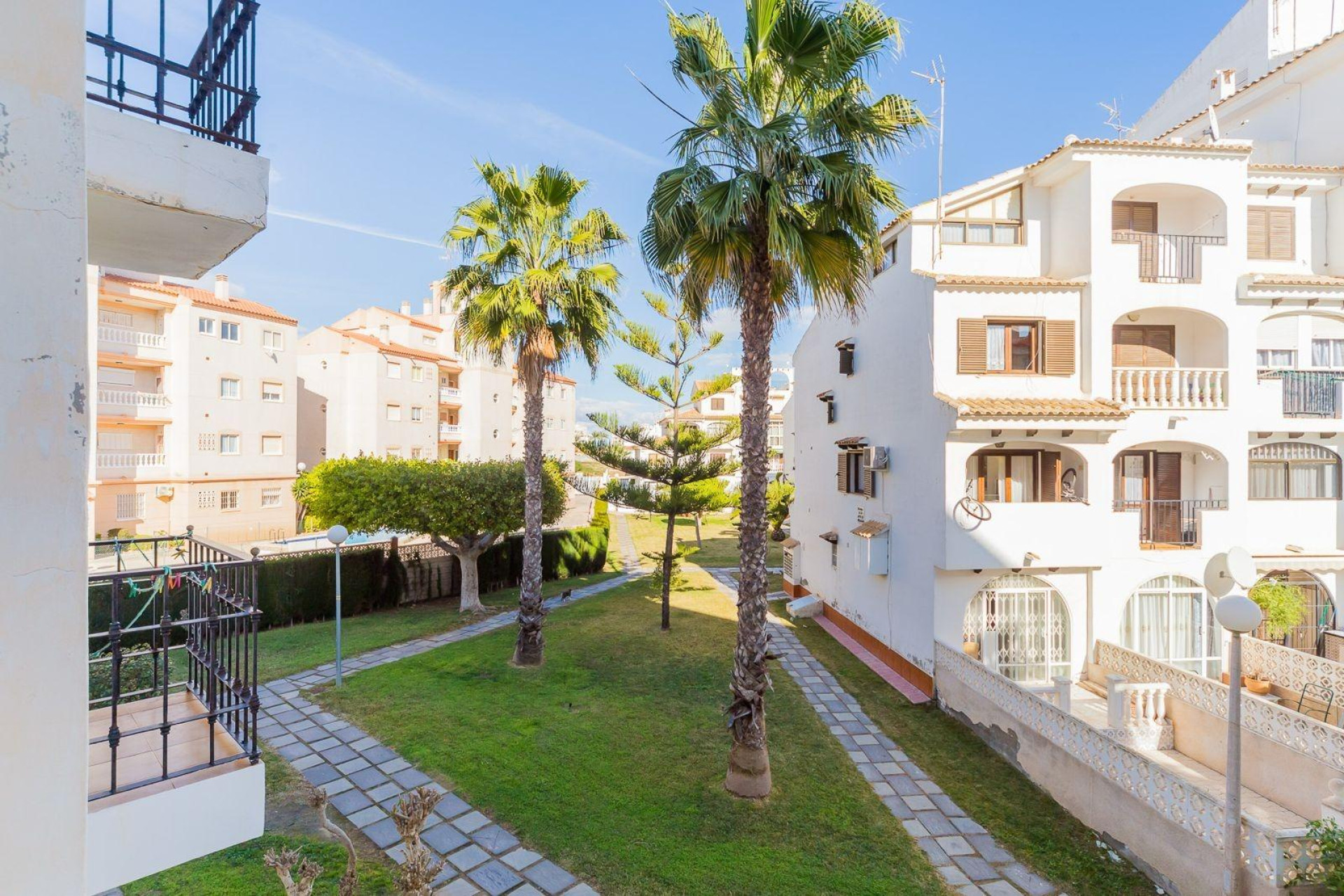 Resale - Apartment  - Torrevieja - Calas blanca