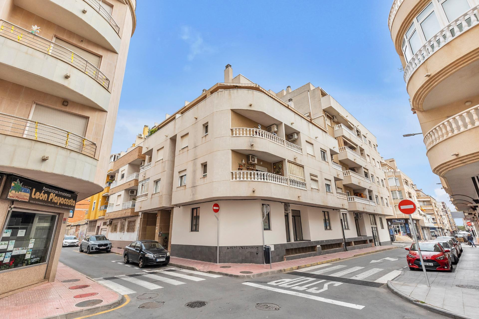 Resale - Apartment  - Torrevieja - Centro - Muelle Pesquero