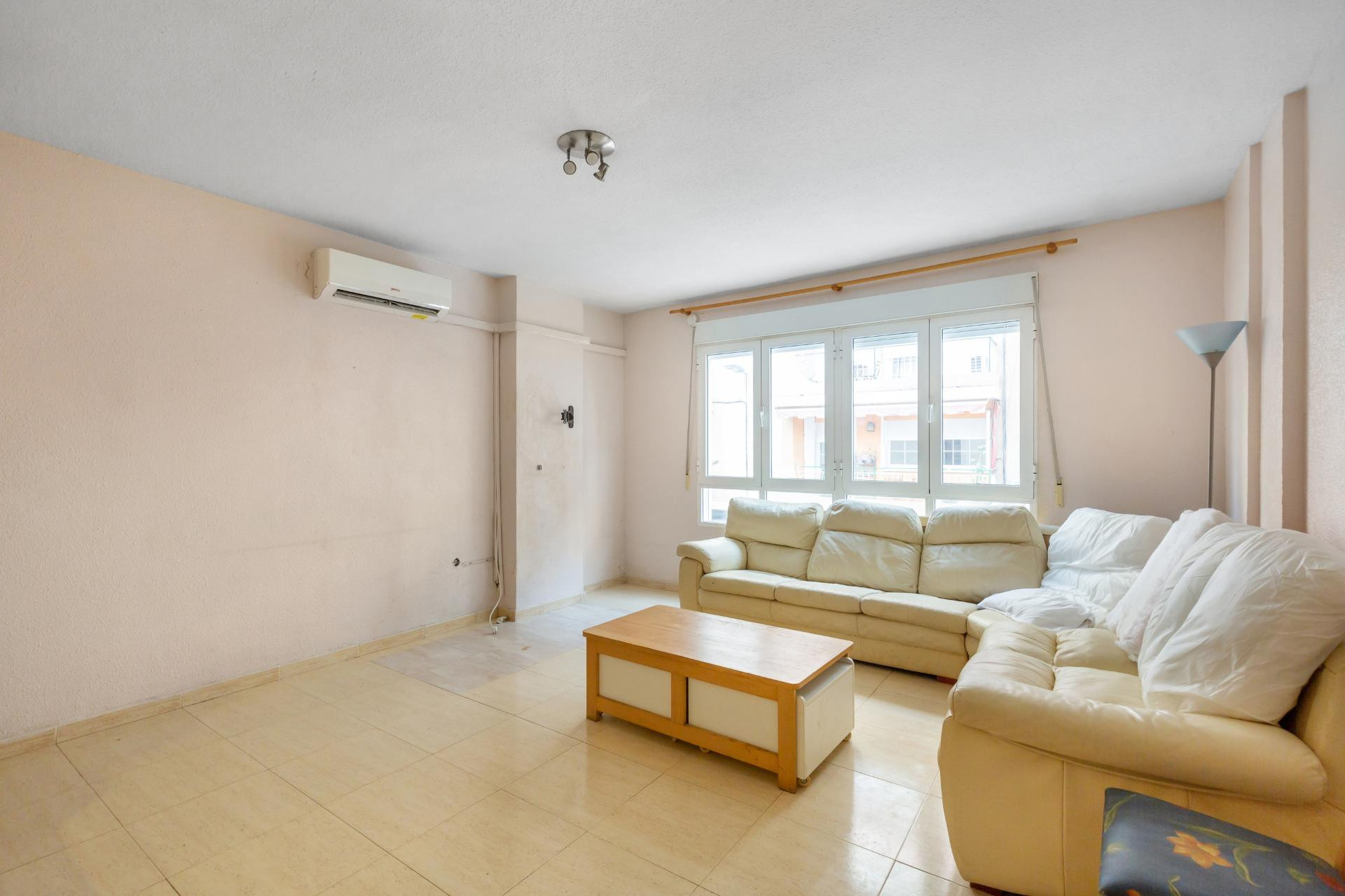 Resale - Apartment  - Torrevieja - Centro - Muelle Pesquero