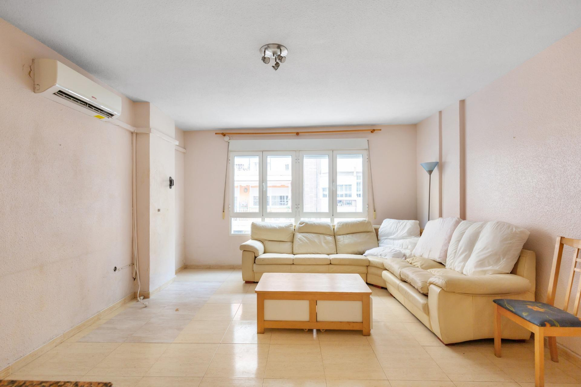 Resale - Apartment  - Torrevieja - Centro - Muelle Pesquero