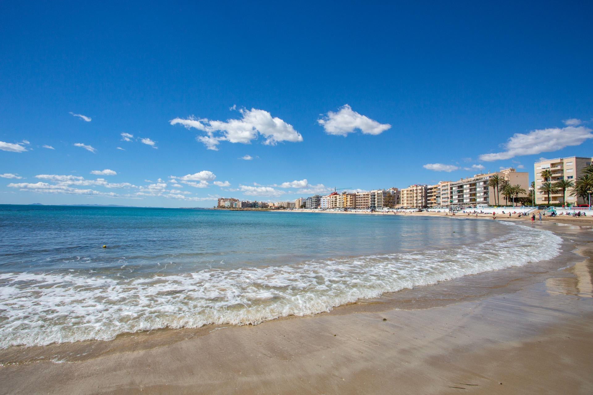 Resale - Apartment  - Torrevieja - Centro - Muelle Pesquero