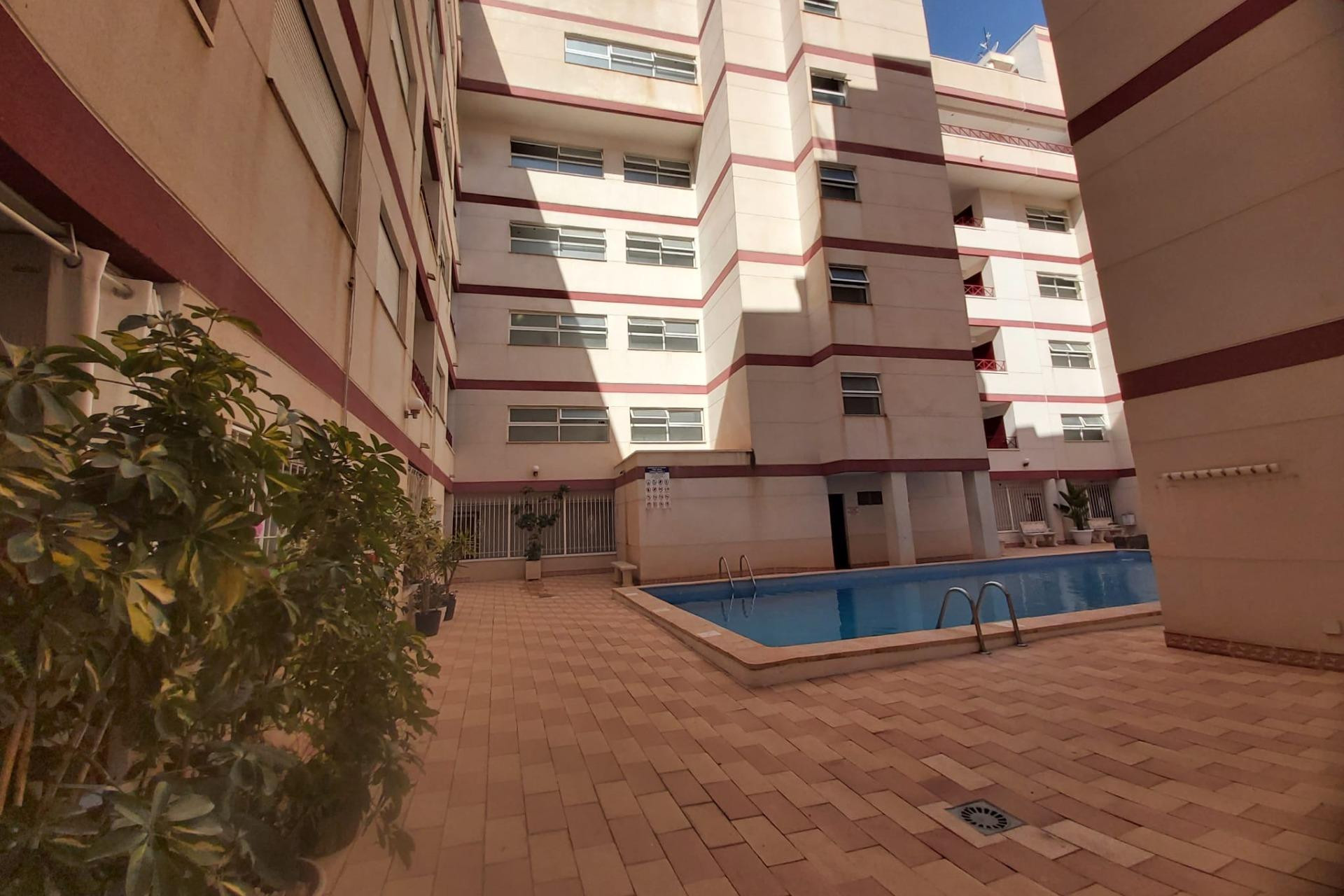 Resale - Apartment  - Torrevieja - Centro