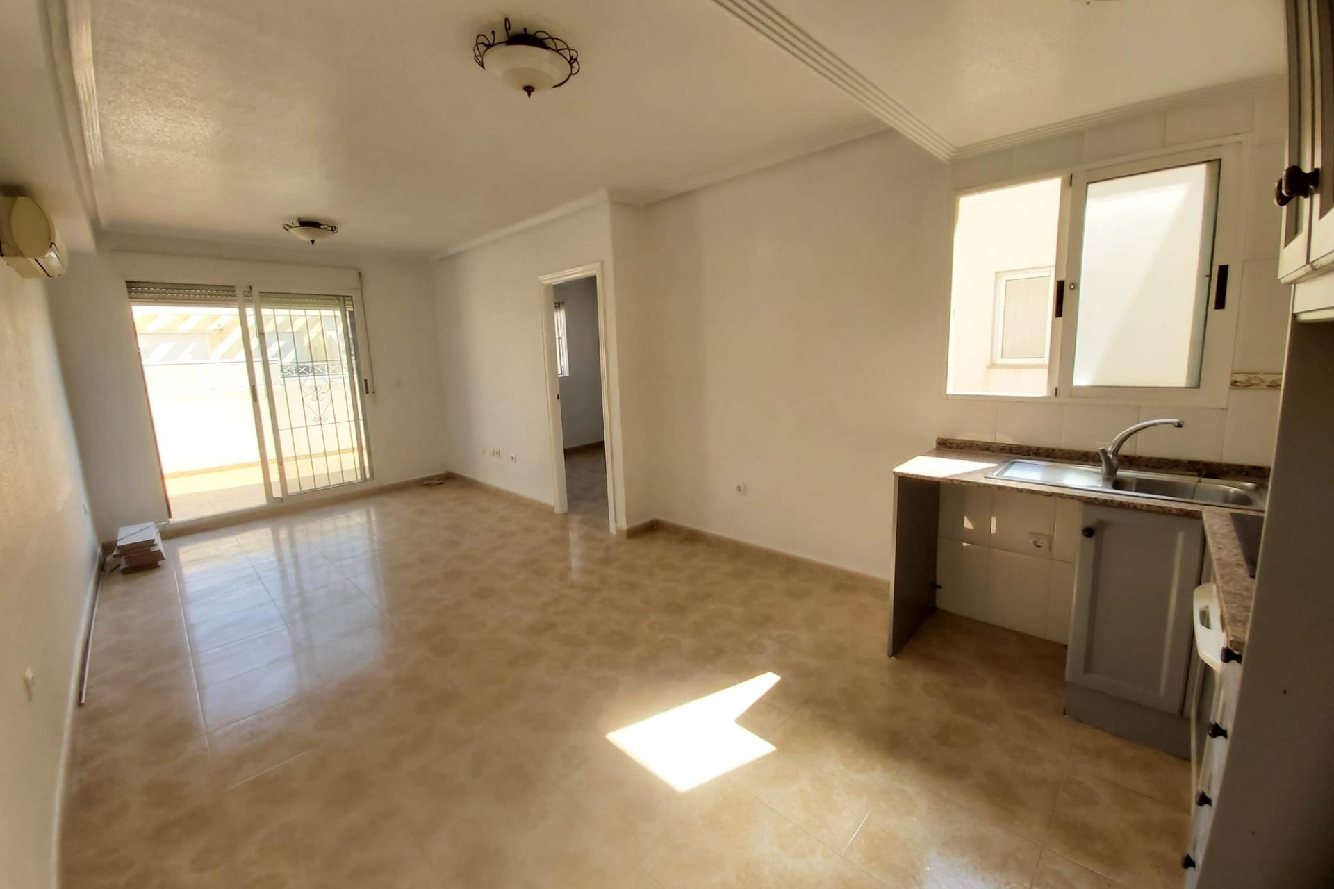 Resale - Apartment  - Torrevieja - Centro