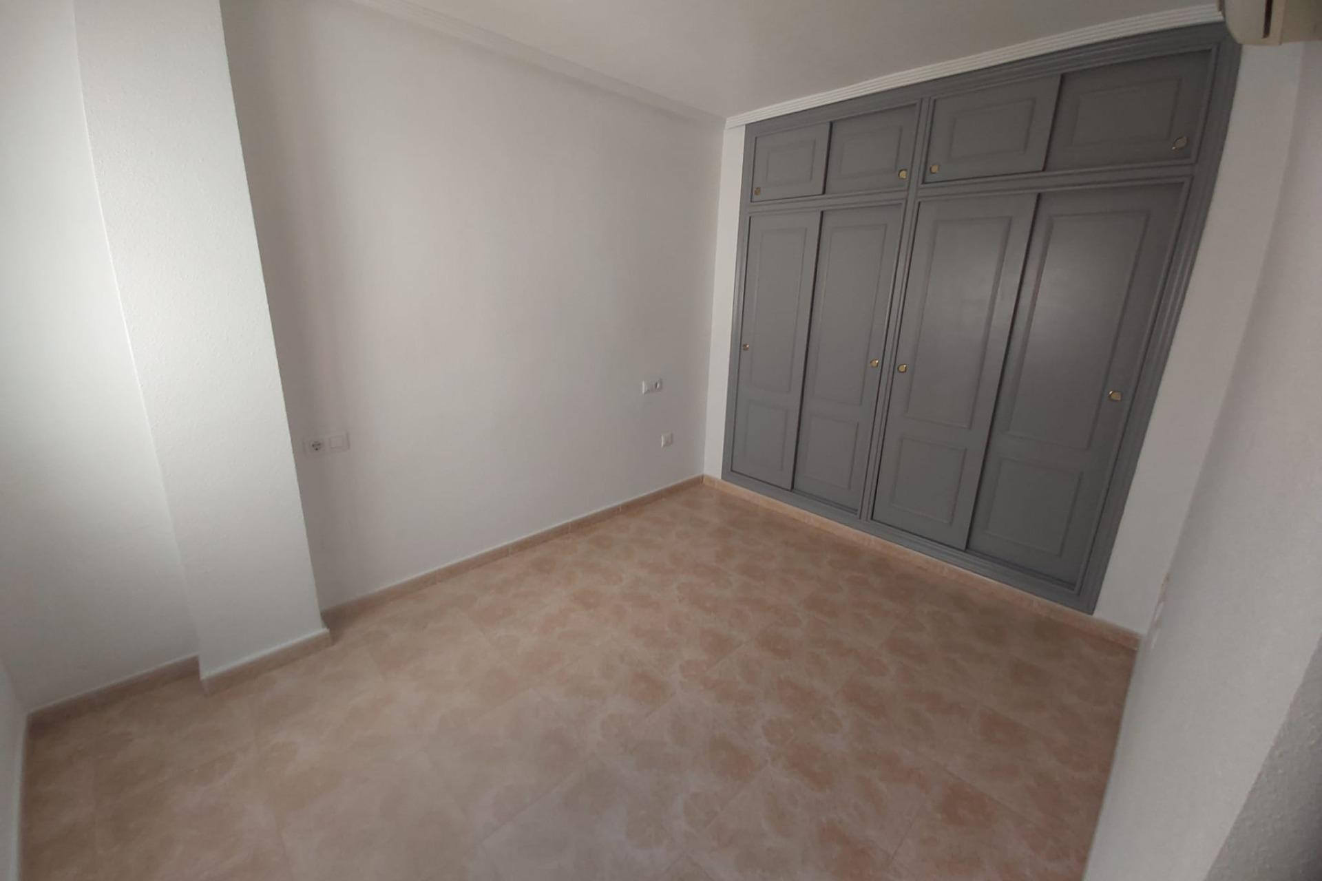 Resale - Apartment  - Torrevieja - Centro