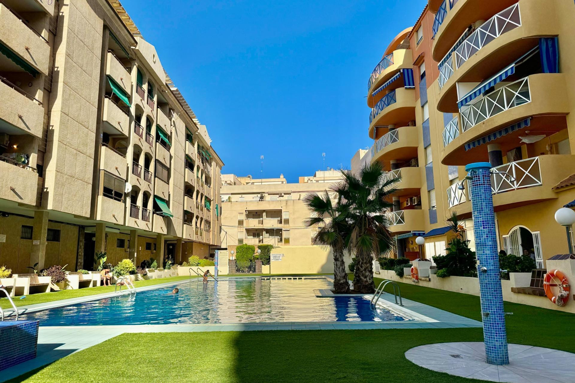 Resale - Apartment  - Torrevieja - Centro