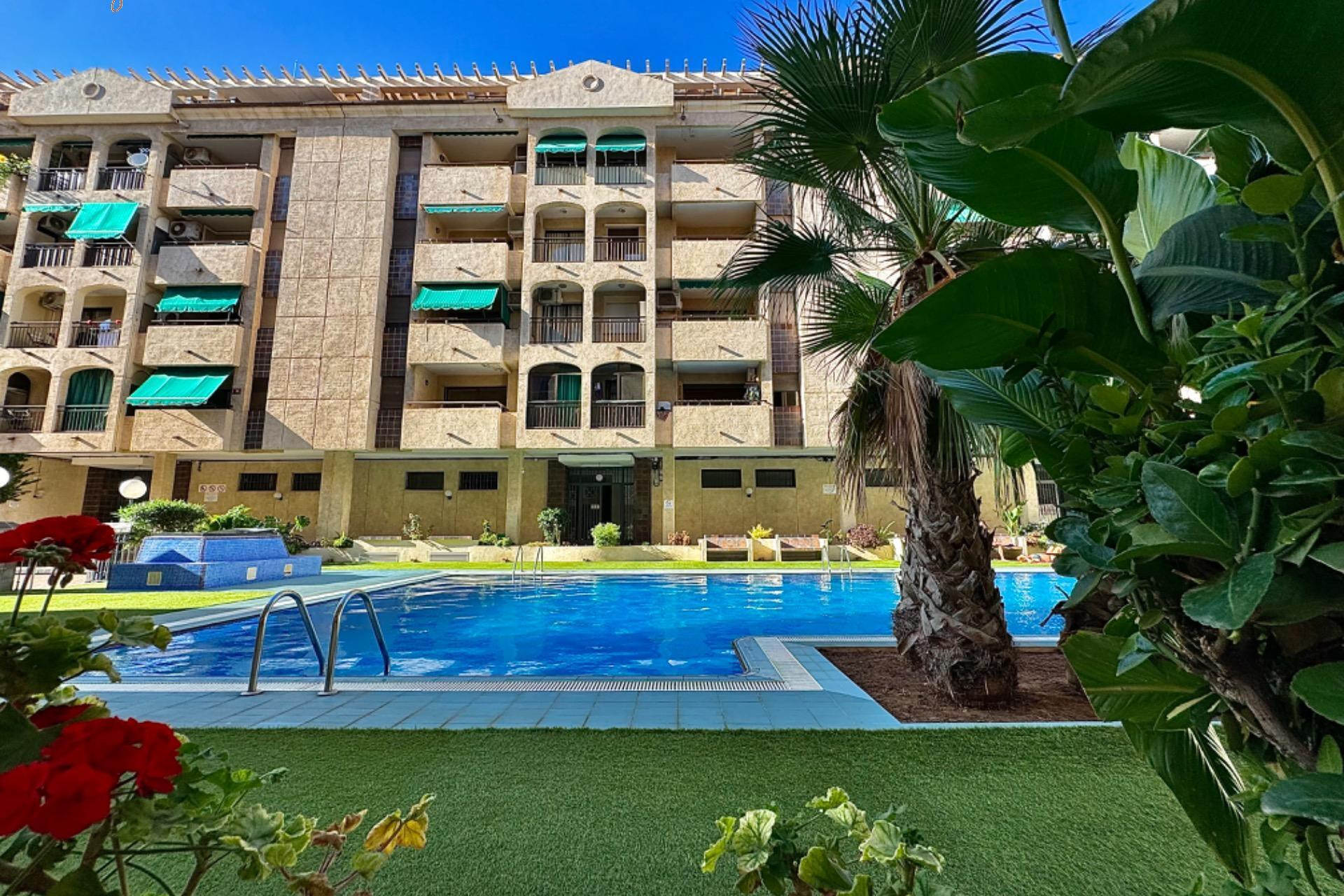 Resale - Apartment  - Torrevieja - Centro