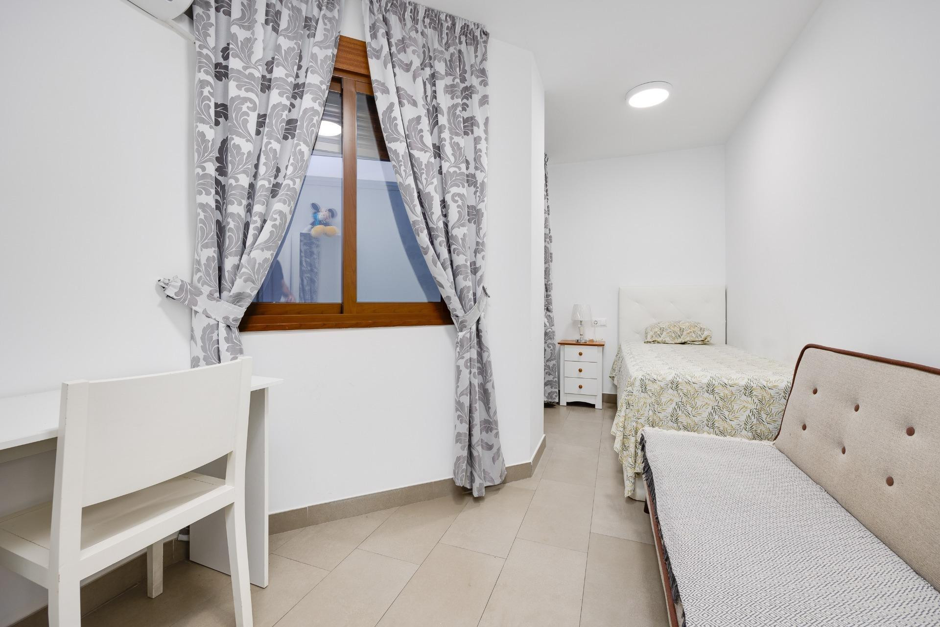 Resale - Apartment  - Torrevieja - Centro