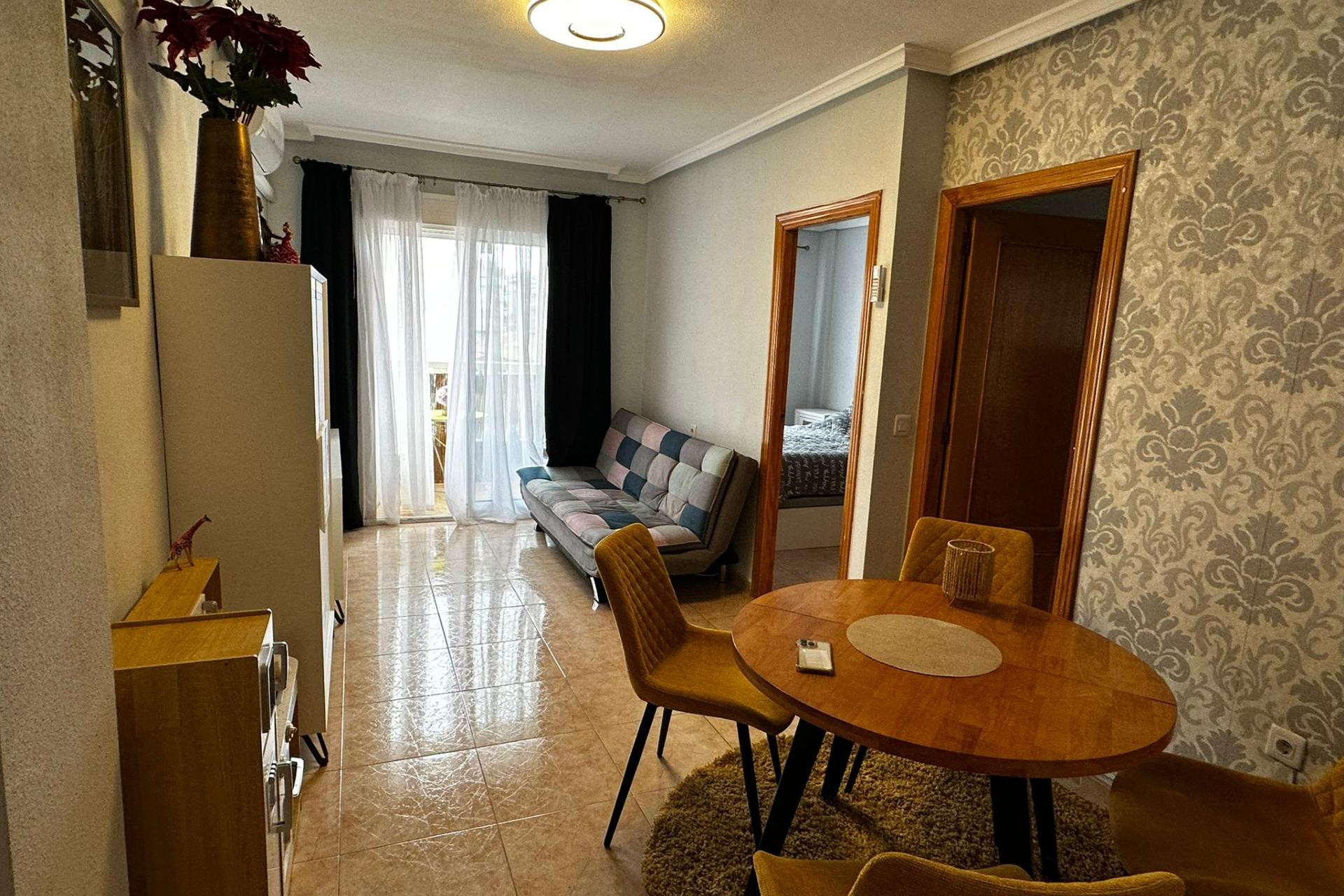 Resale - Apartment  - Torrevieja - Centro
