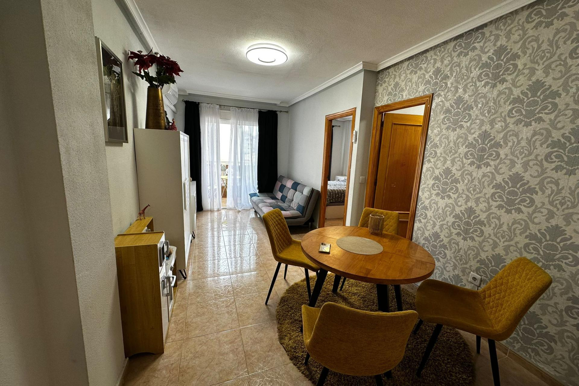 Resale - Apartment  - Torrevieja - Centro