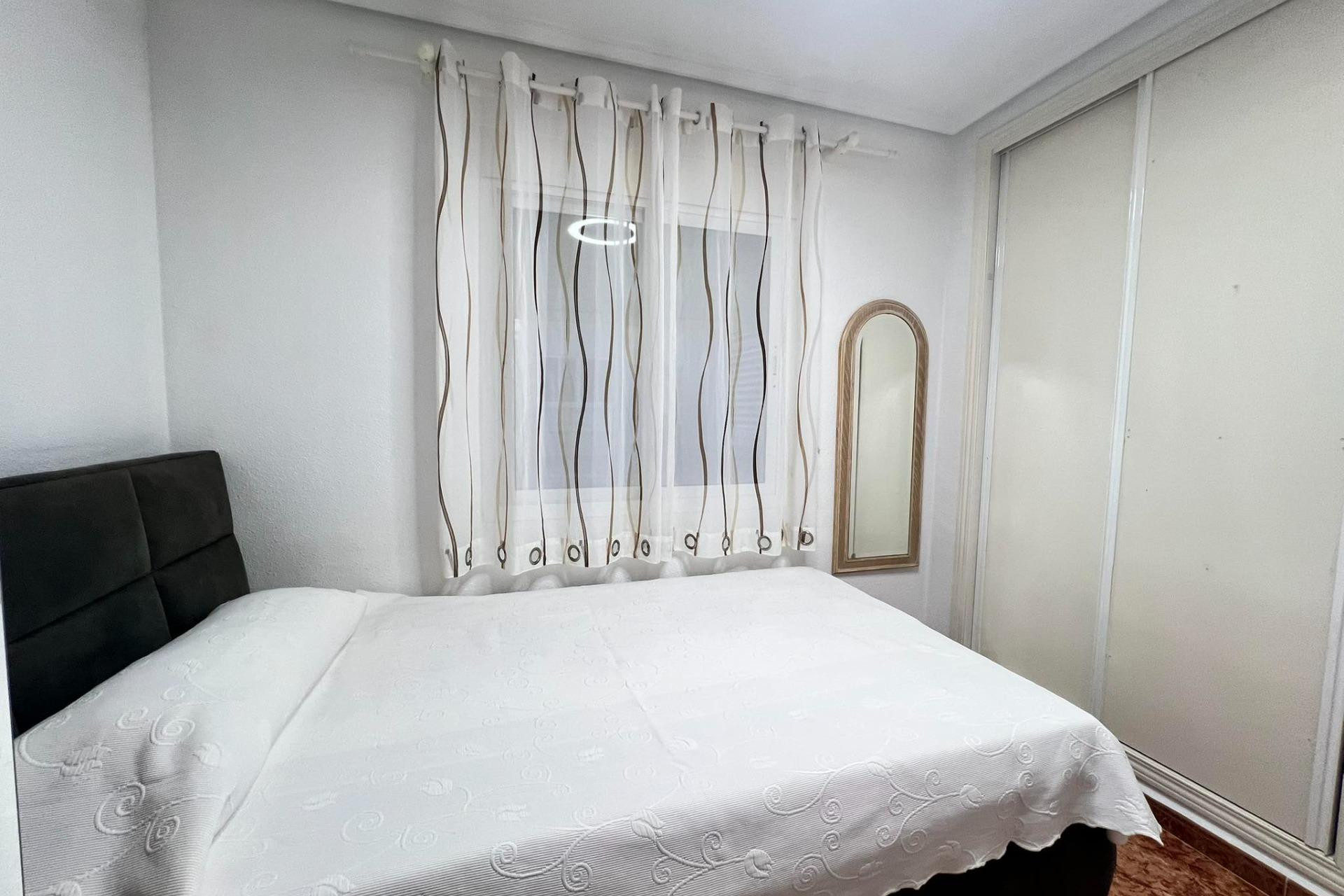 Resale - Apartment  - Torrevieja - Centro