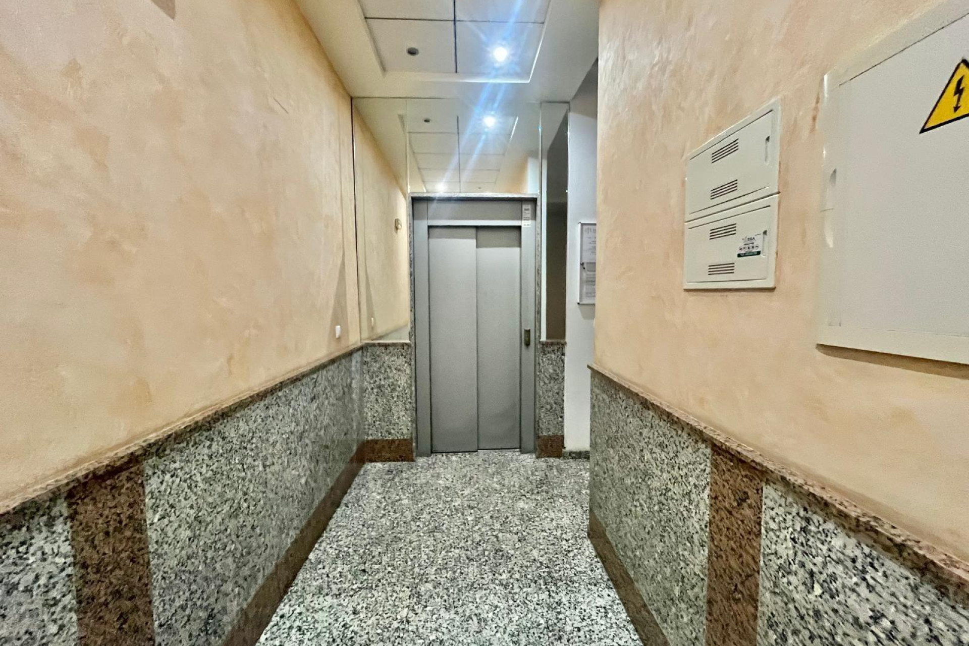 Resale - Apartment  - Torrevieja - Centro