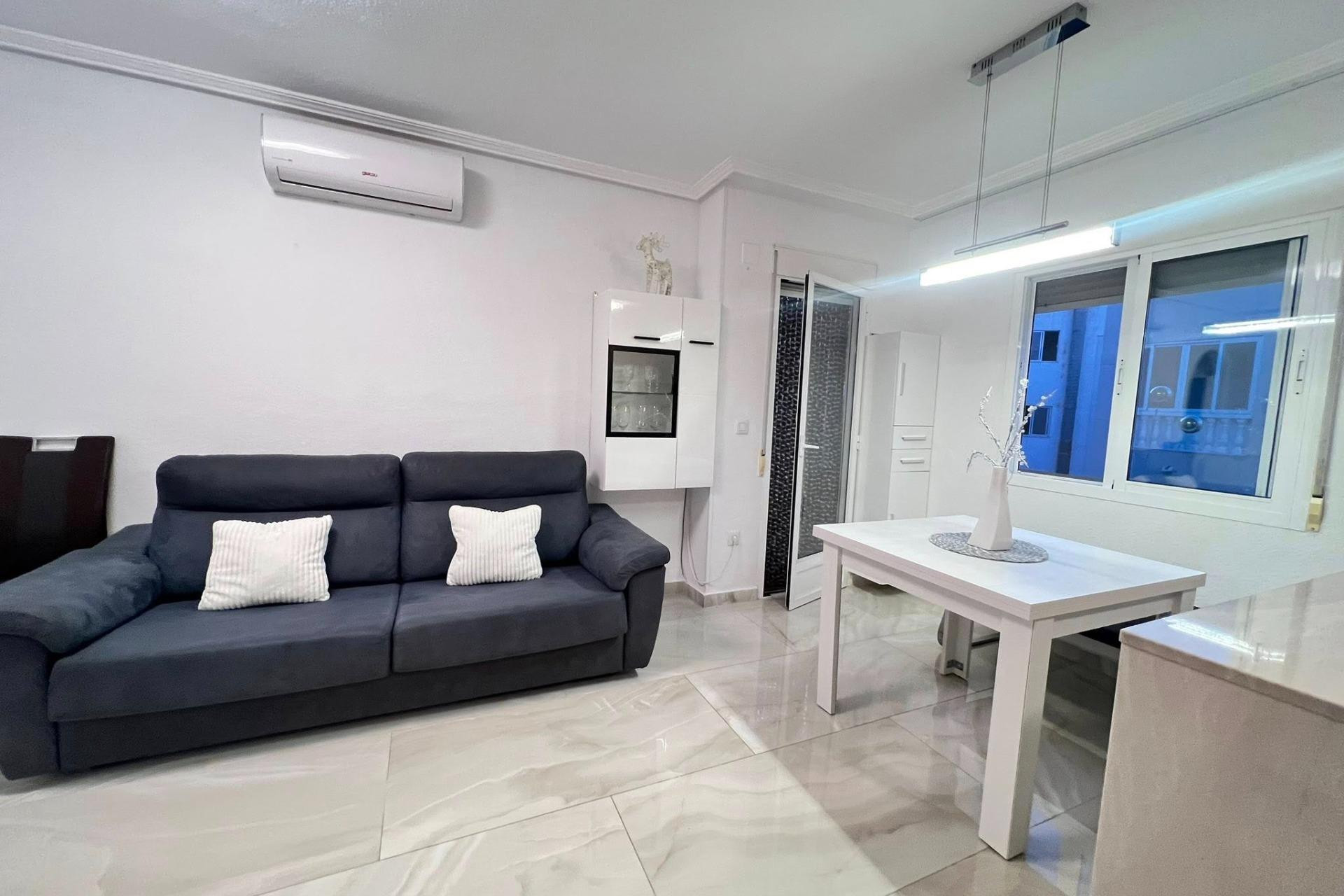 Resale - Apartment  - Torrevieja - Centro