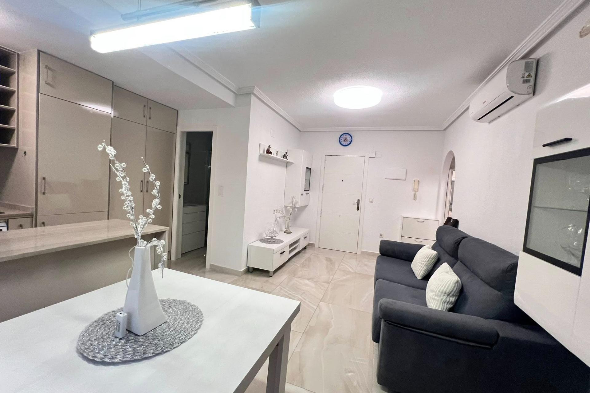 Resale - Apartment  - Torrevieja - Centro