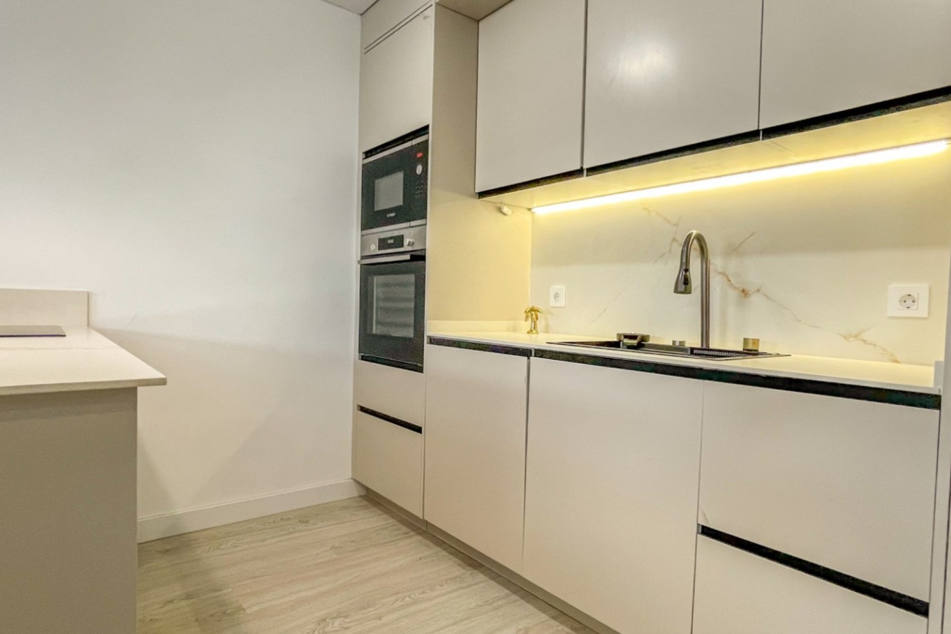 Resale - Apartment  - Torrevieja - El Acequión - Los Náufragos