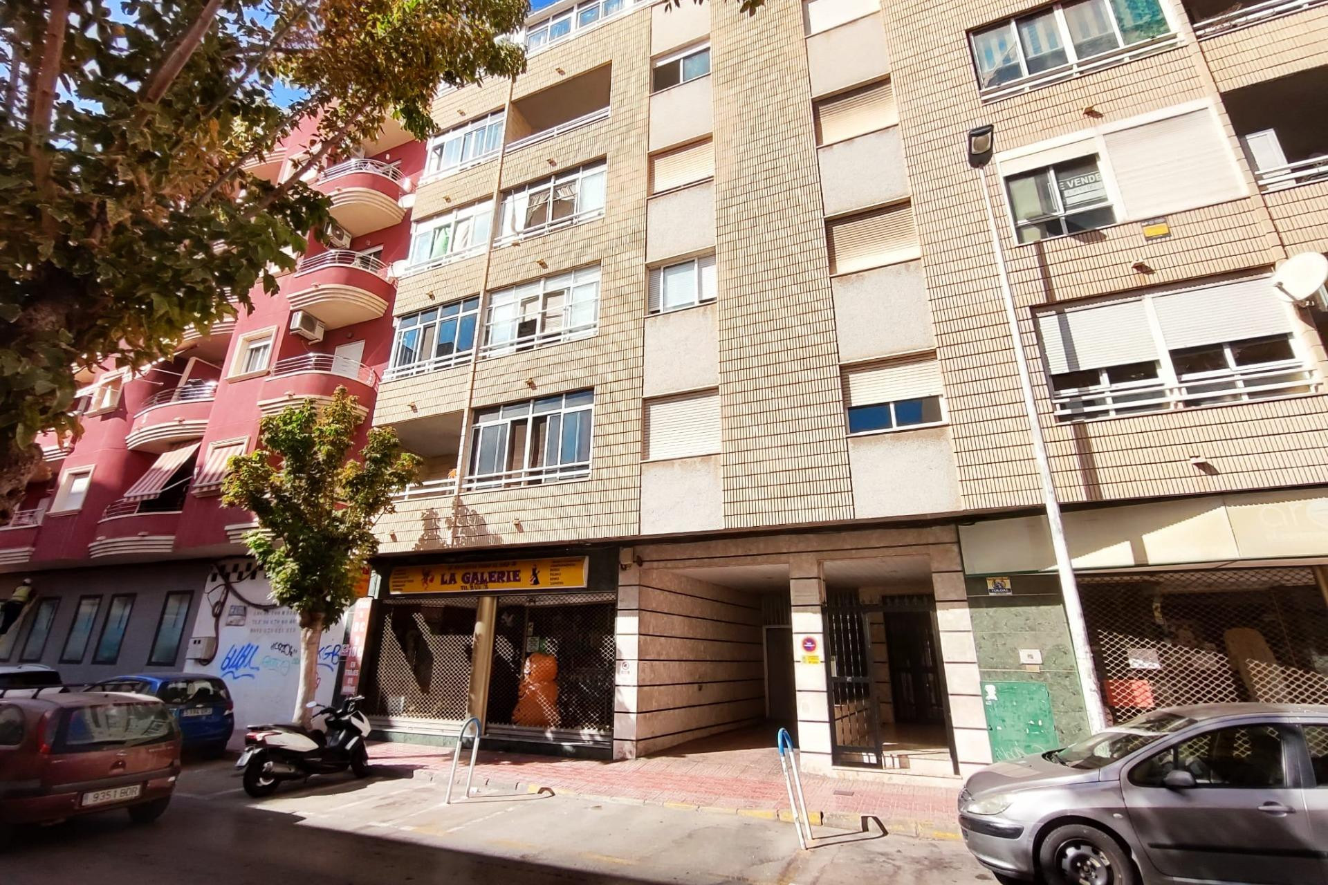 Resale - Apartment  - Torrevieja - Estacion de autobuses