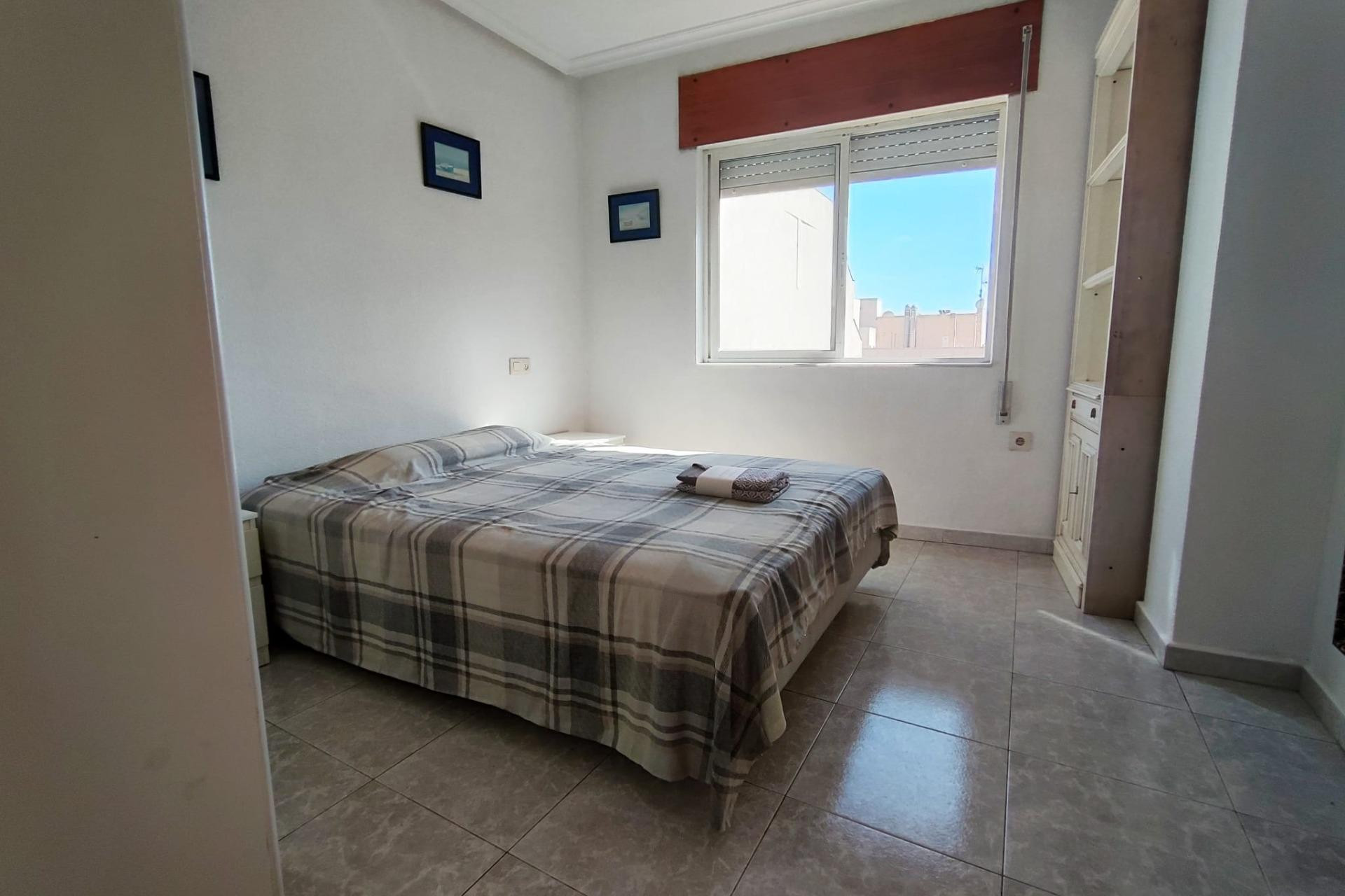 Resale - Apartment  - Torrevieja - Estacion de autobuses