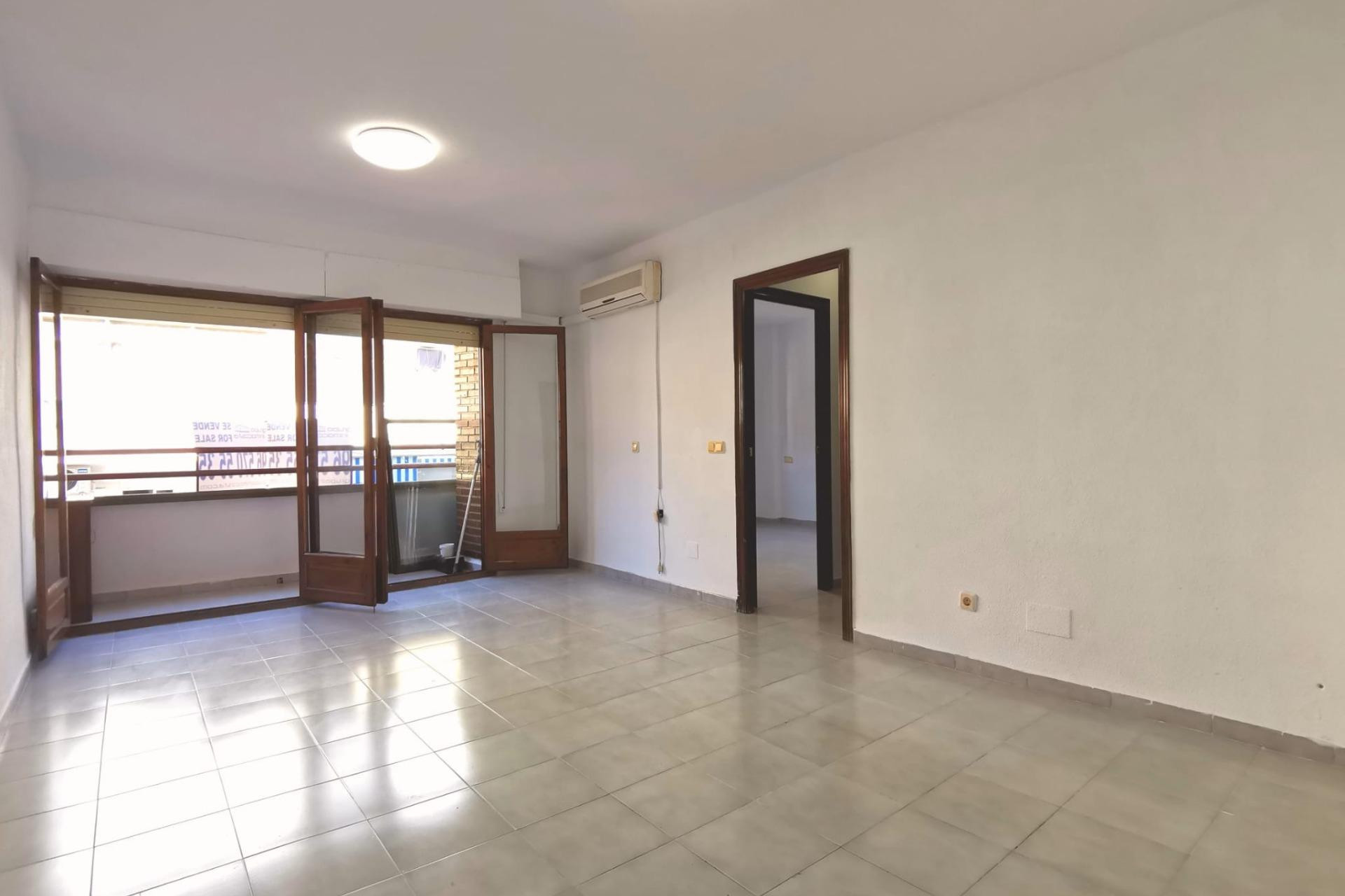 Resale - Apartment  - Torrevieja - Estacion de autobuses