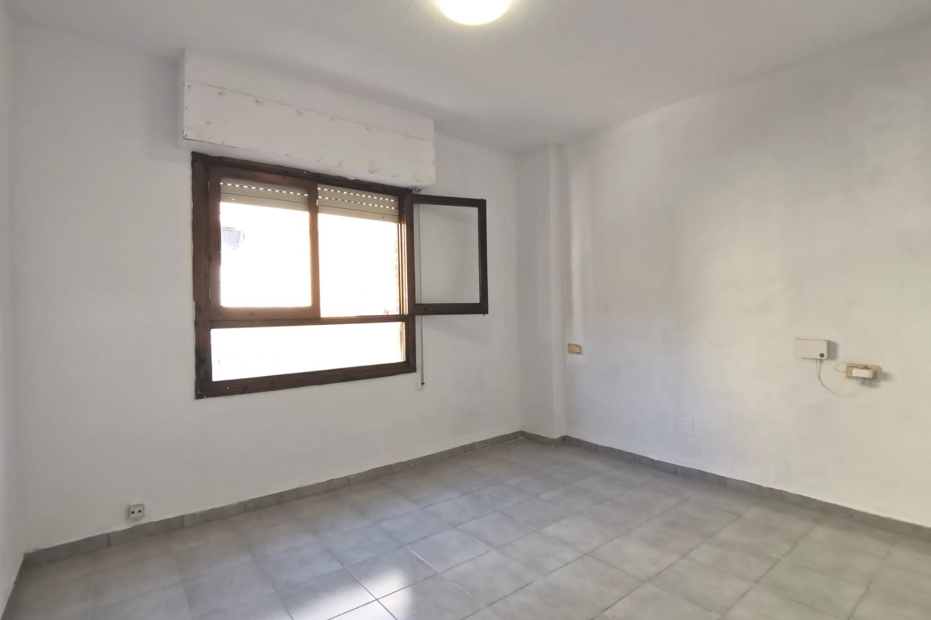 Resale - Apartment  - Torrevieja - Estacion de autobuses