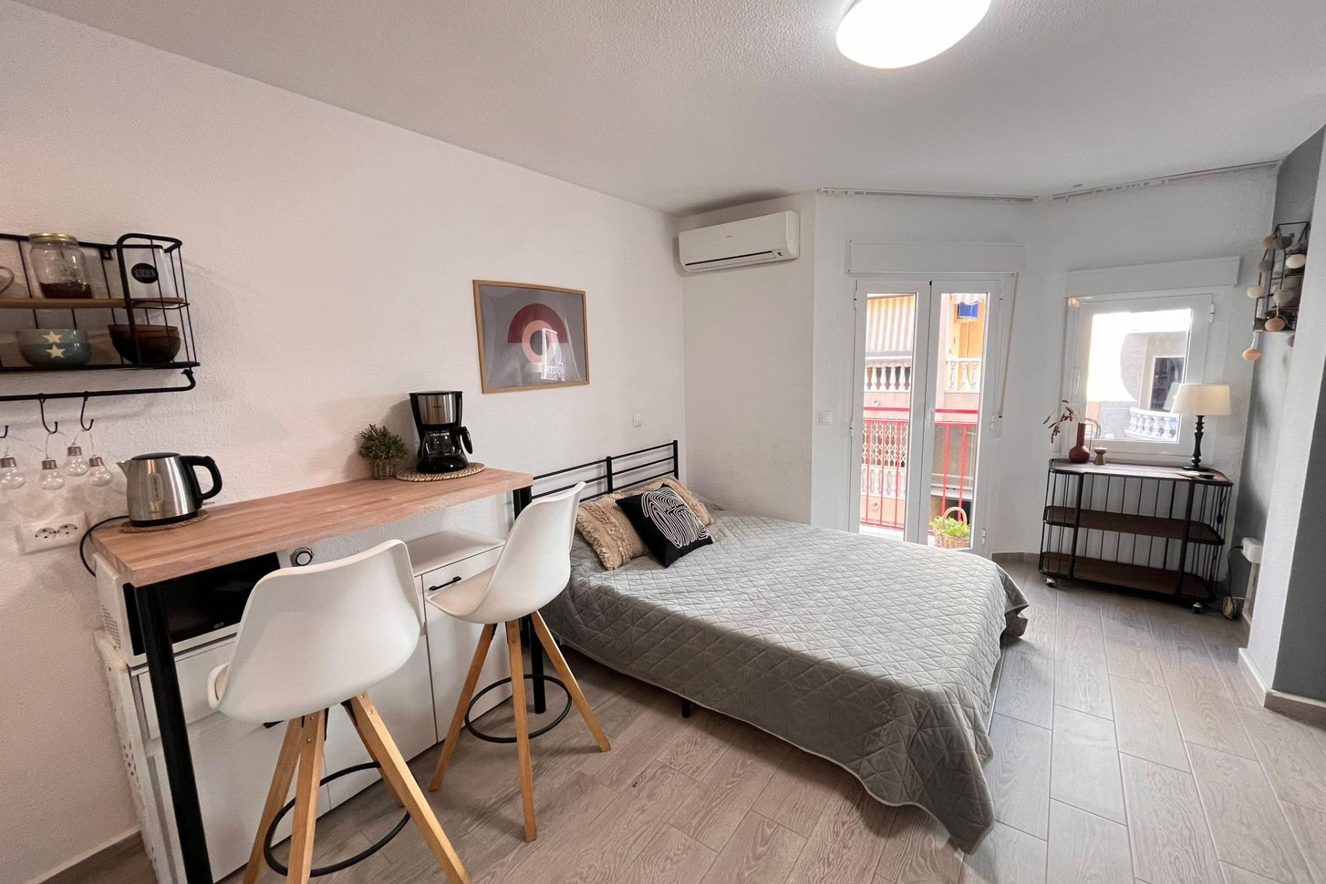 Resale - Apartment  - Torrevieja - Estacion de autobuses