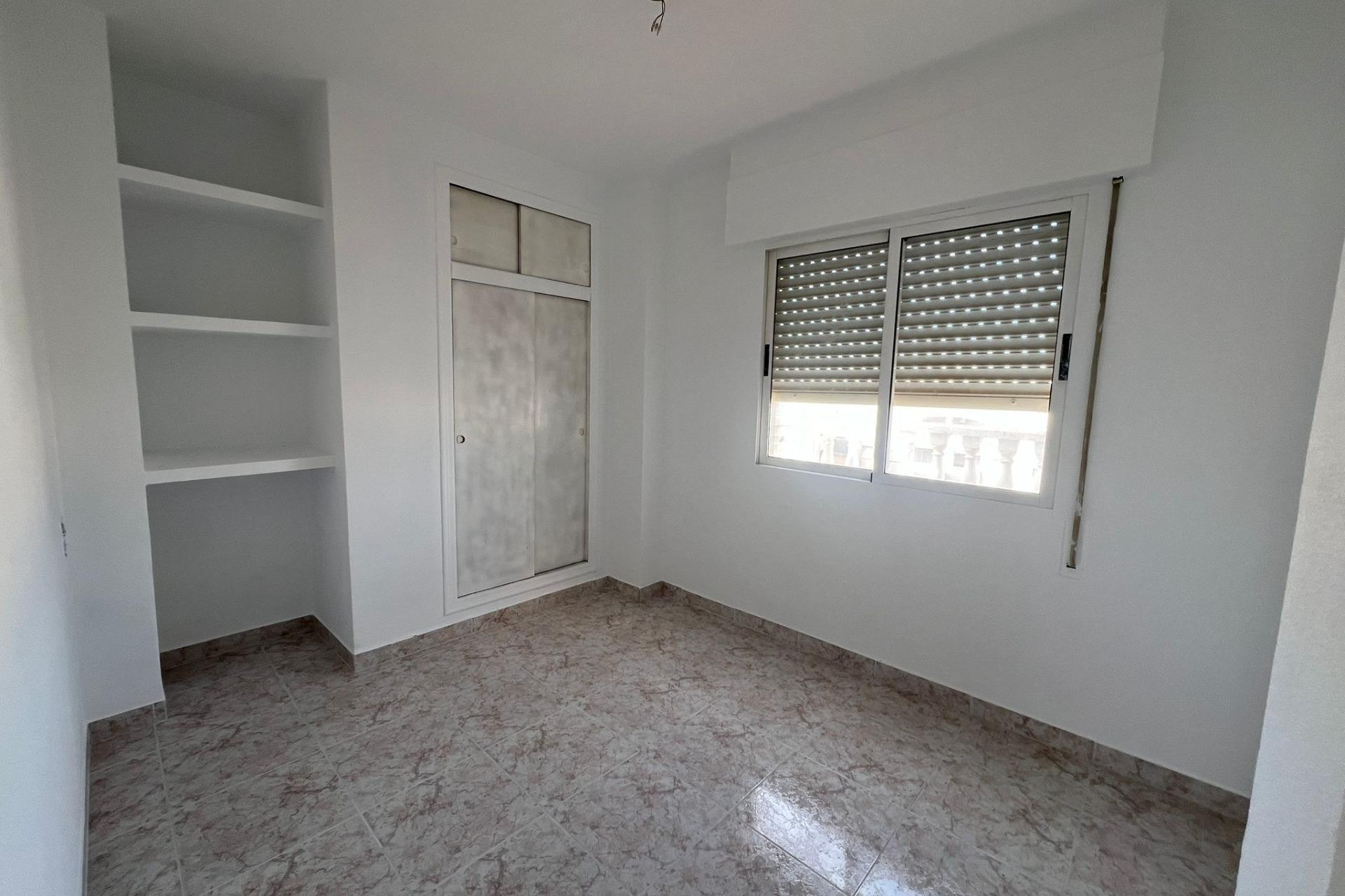 Resale - Apartment  - Torrevieja - Estacion de autobuses