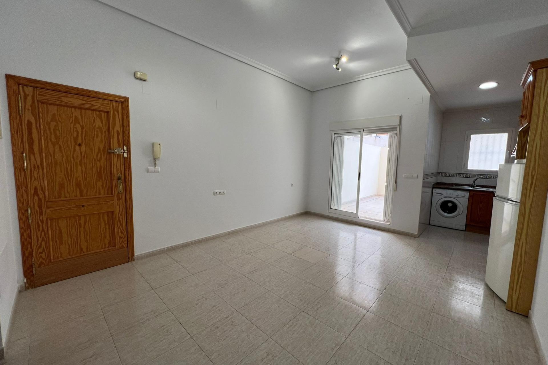 Resale - Apartment  - Torrevieja - Estacion de autobuses